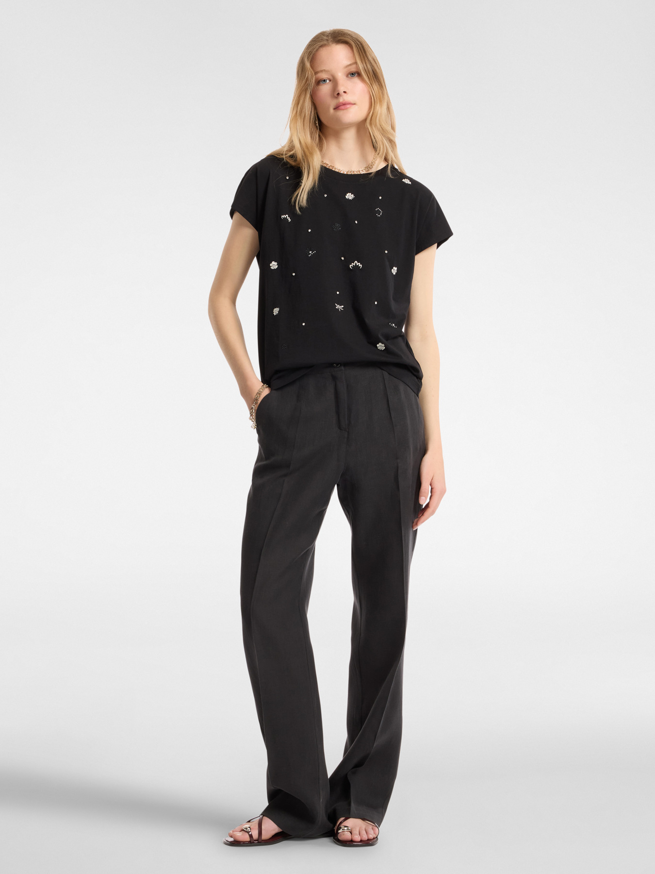 Cotton T-shirt with appliqu&eacute;s image number 2