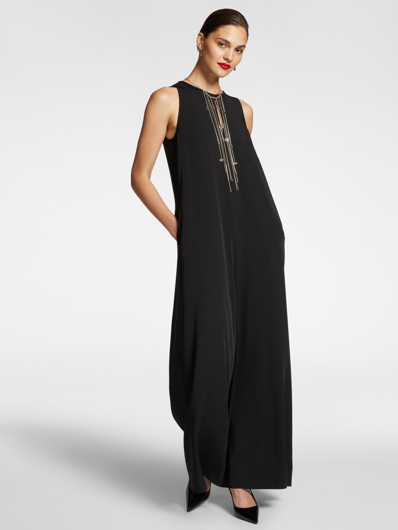 Elegant suit with jumpsuit and cape image number 0