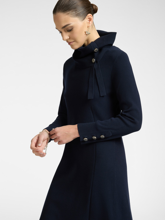 Robe en tricot avec boutons