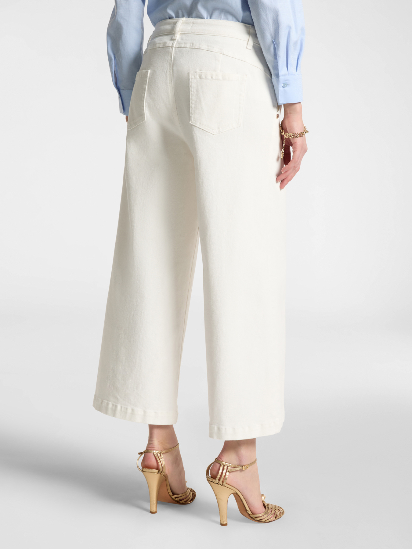 Hose mit weitem Bein, cropped image number 1