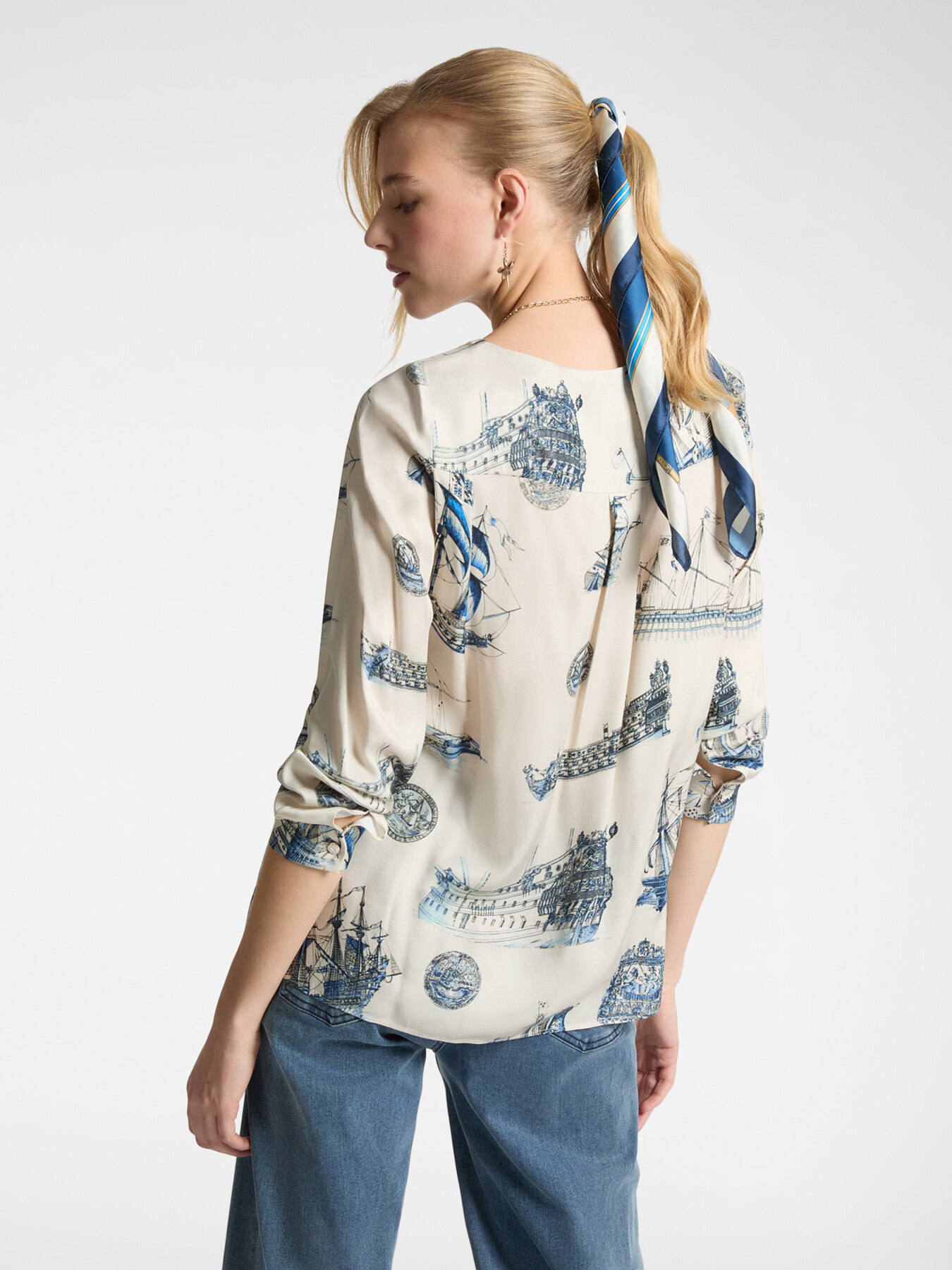 Blusa com estampado de navios image number 1