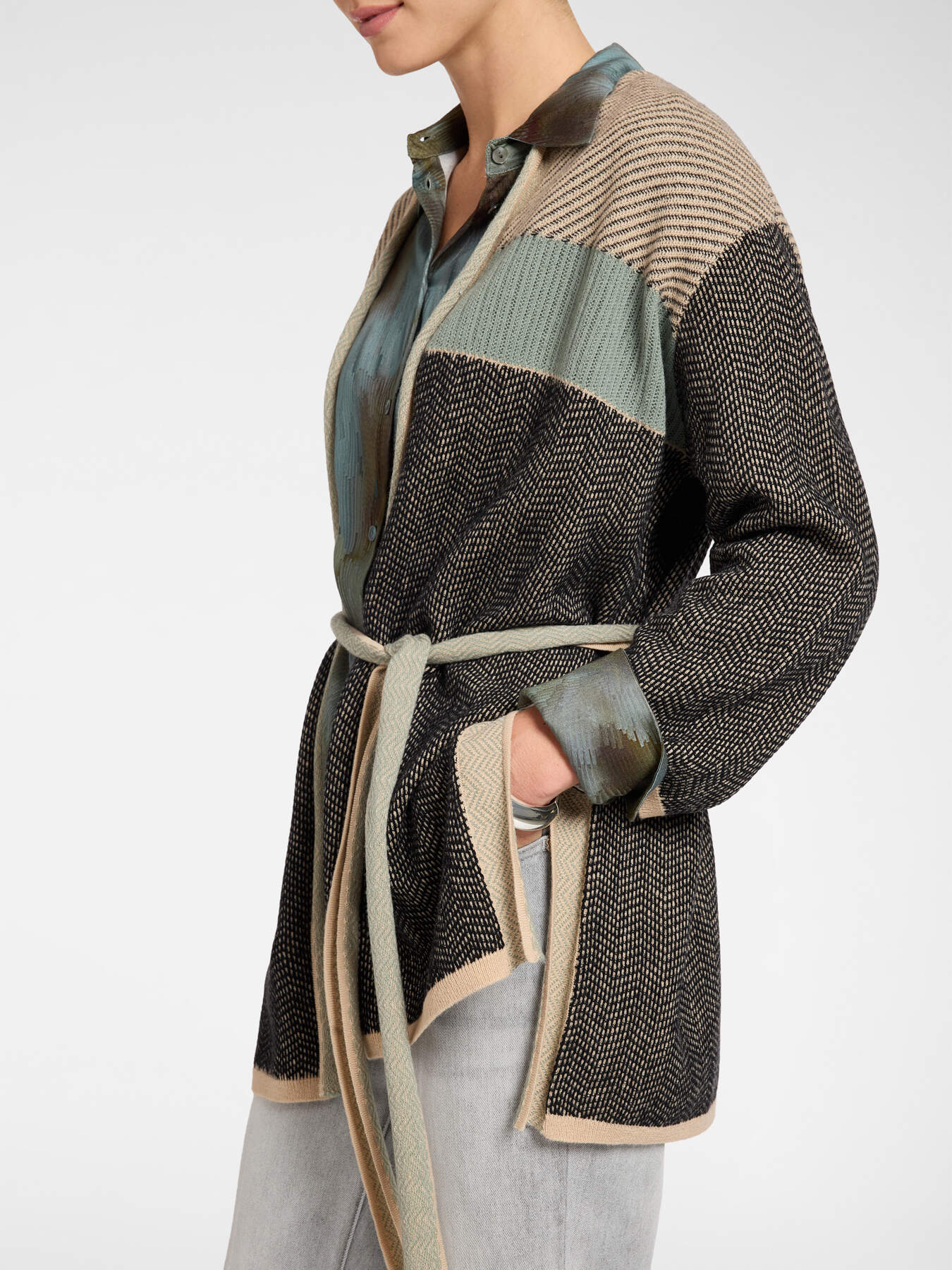 Wool cardigan with belt image number 3