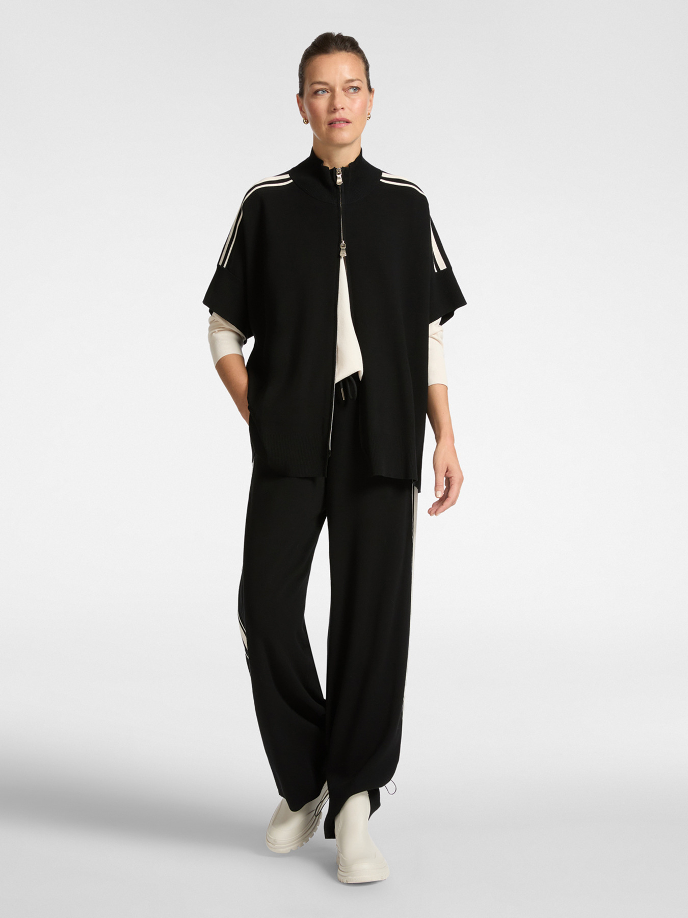 Capa de malha com listras image number 2