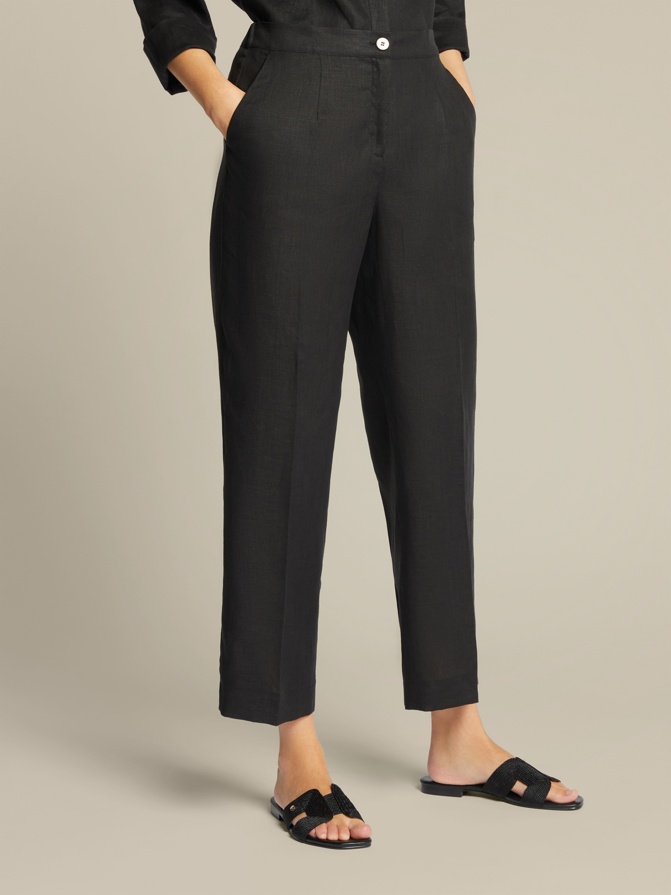 Straight-leg trousers made of pure linen image number 2