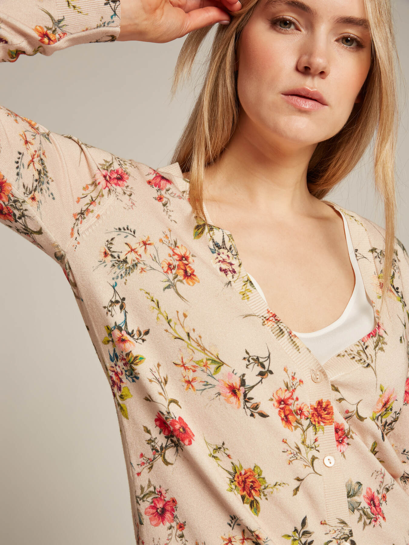 C&aacute;rdigan estampado image number 3