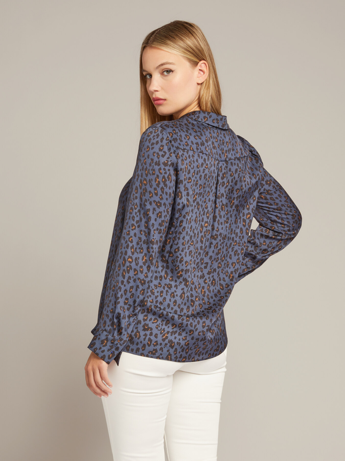 Camisa de raso estampado image number 1