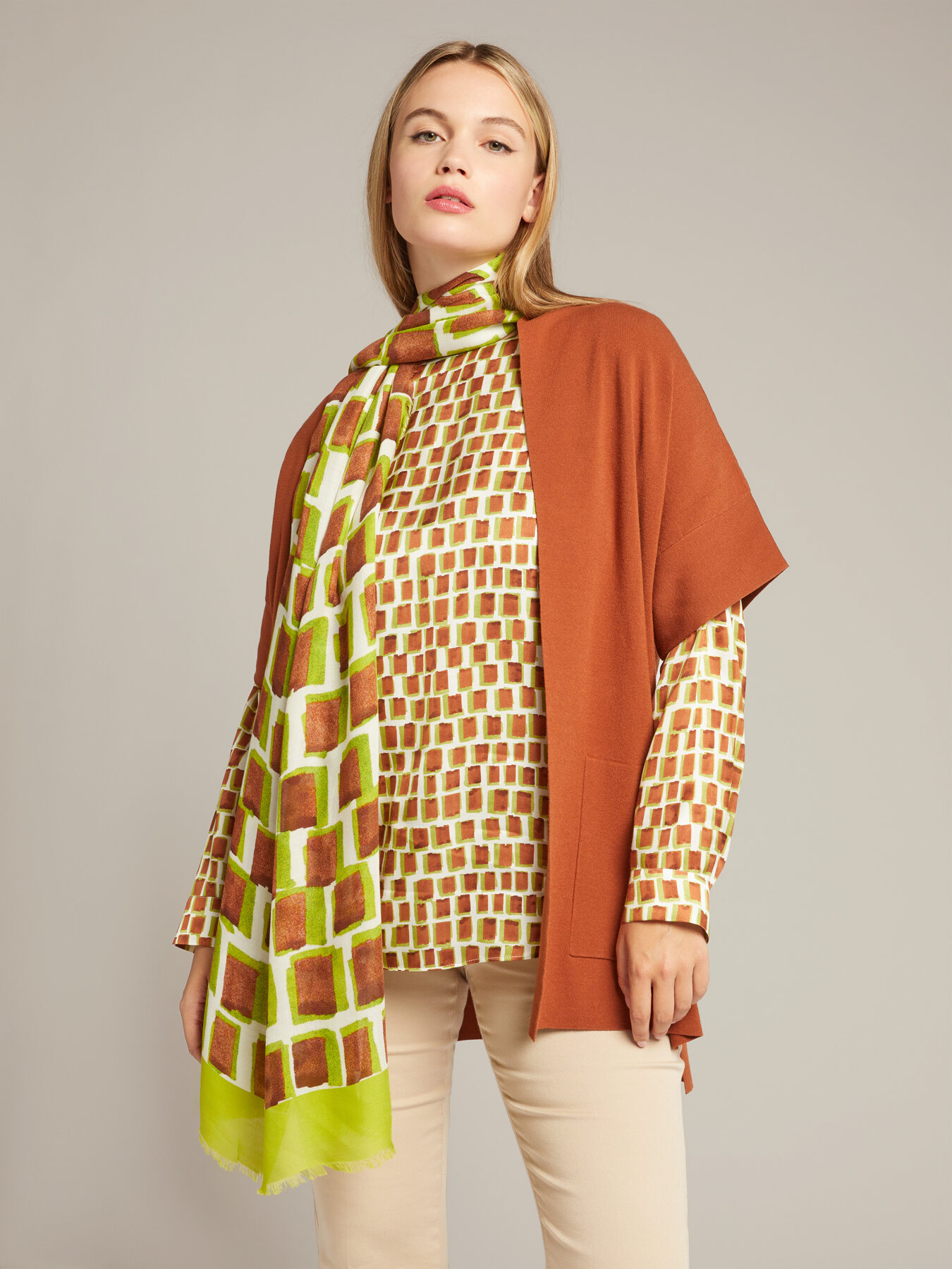 Bufanda estampada image number 0