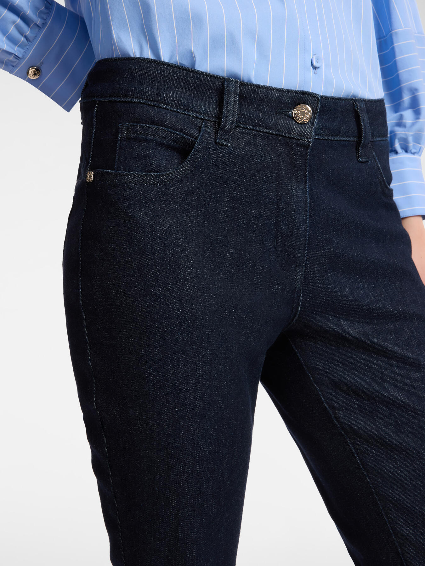 Tailored flare jeans image number 3