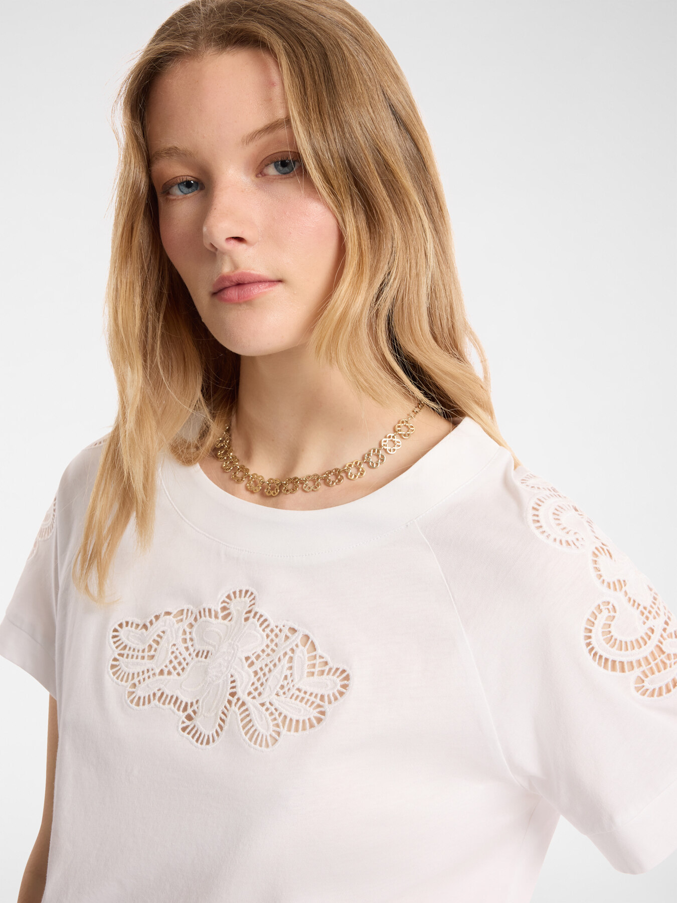 T-shirt ricamata image number 3