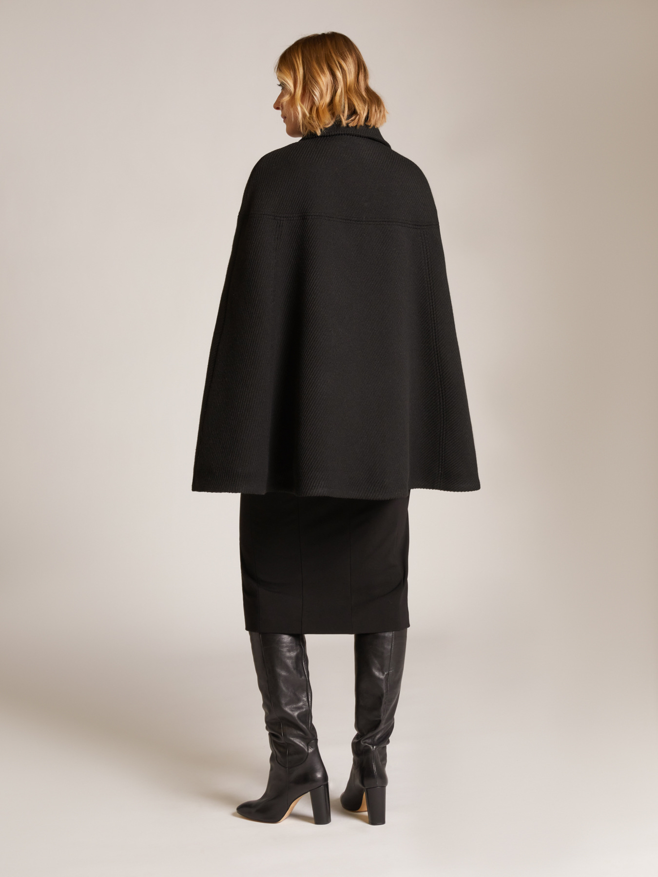 Abrigo de doble botonadura en tejido diagonal image number 1