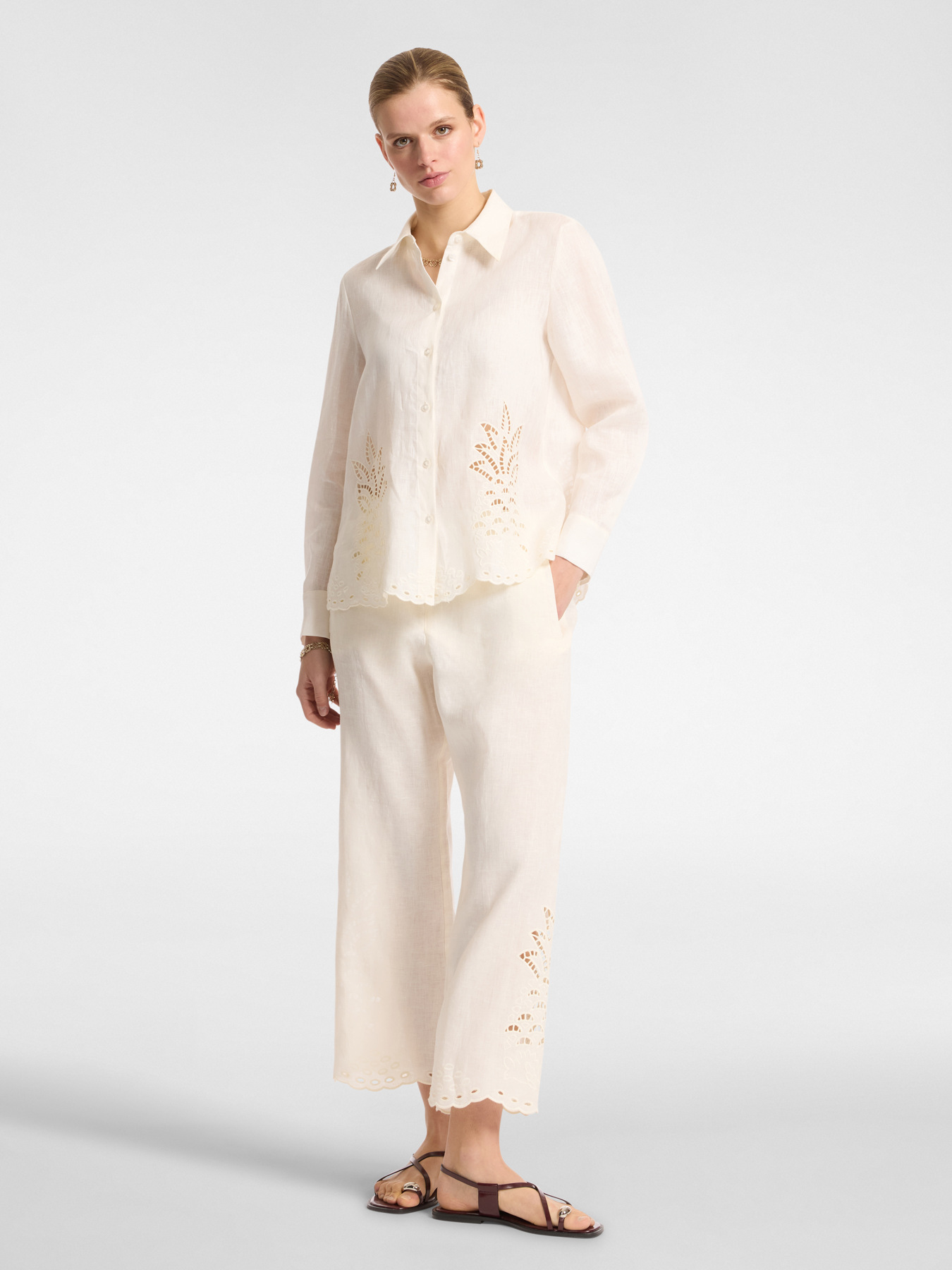 Pantaloni cropped ricamati in lino image number 0