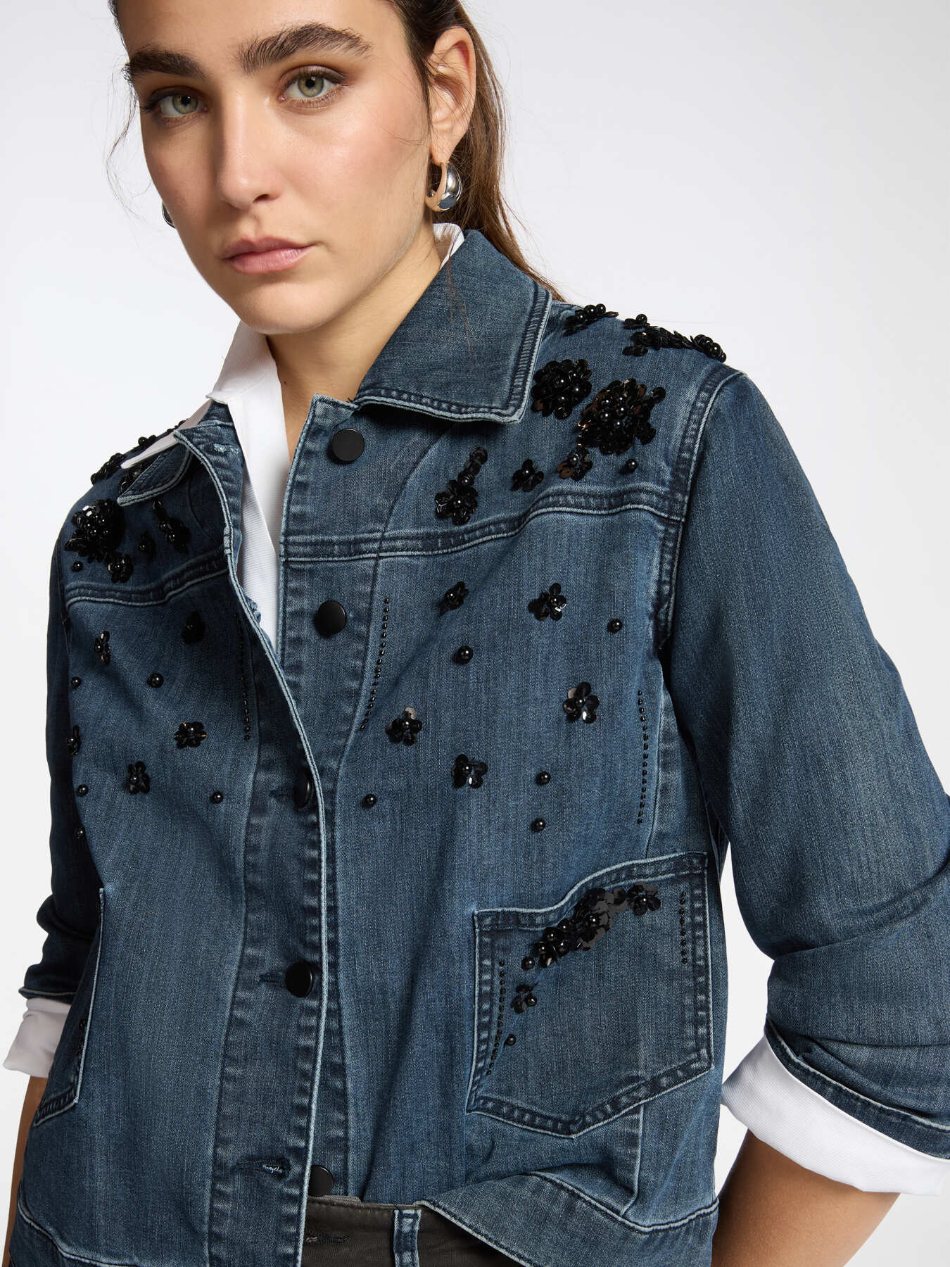 Jaqueta jeans quadrada com bordado image number 2