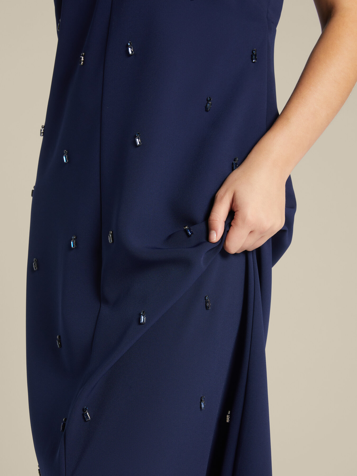 Elegantes Kleid gestickt image number 3