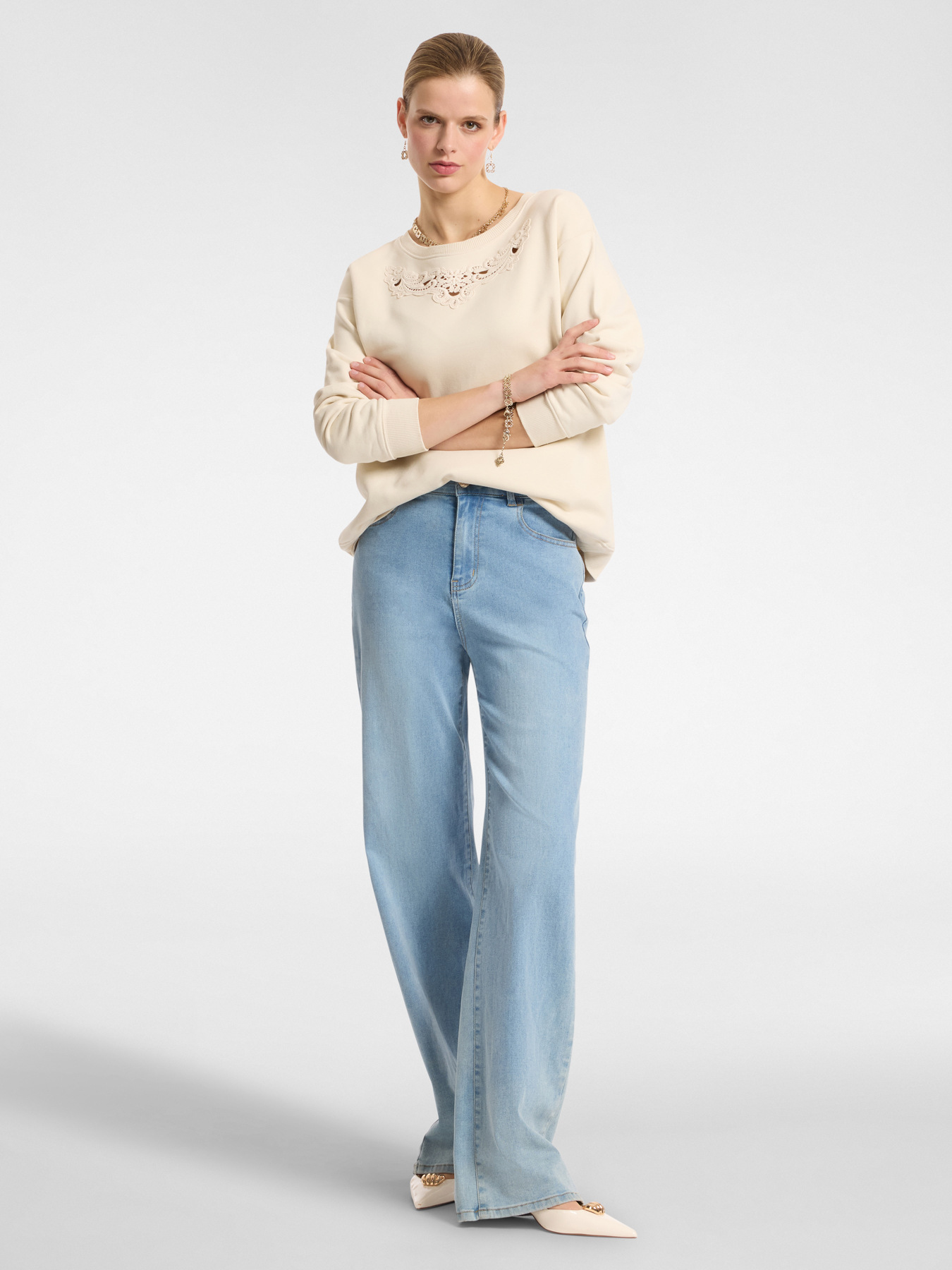 Sudadera bordada image number 2