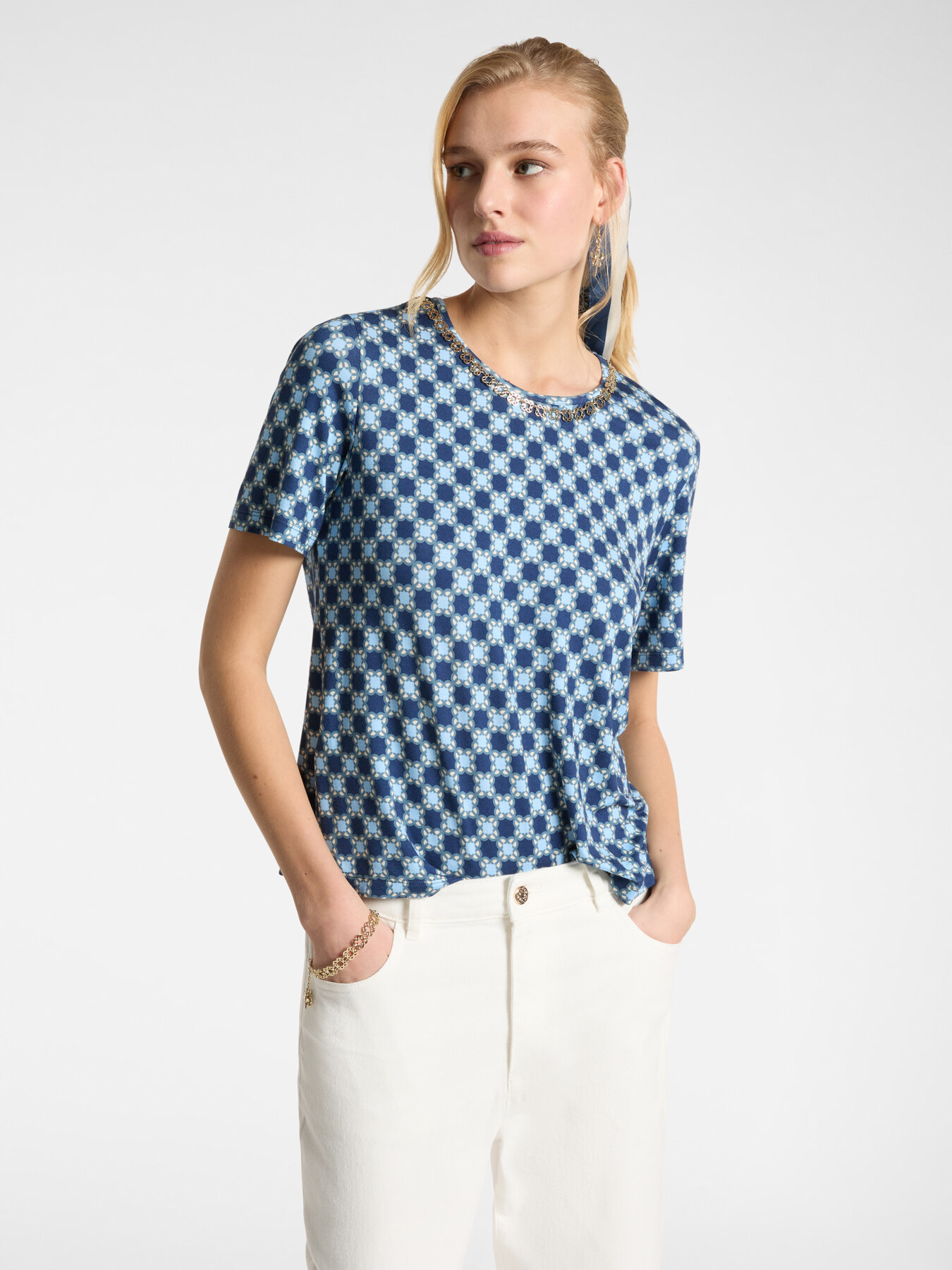 Monogram T-shirt with necklace image number 0