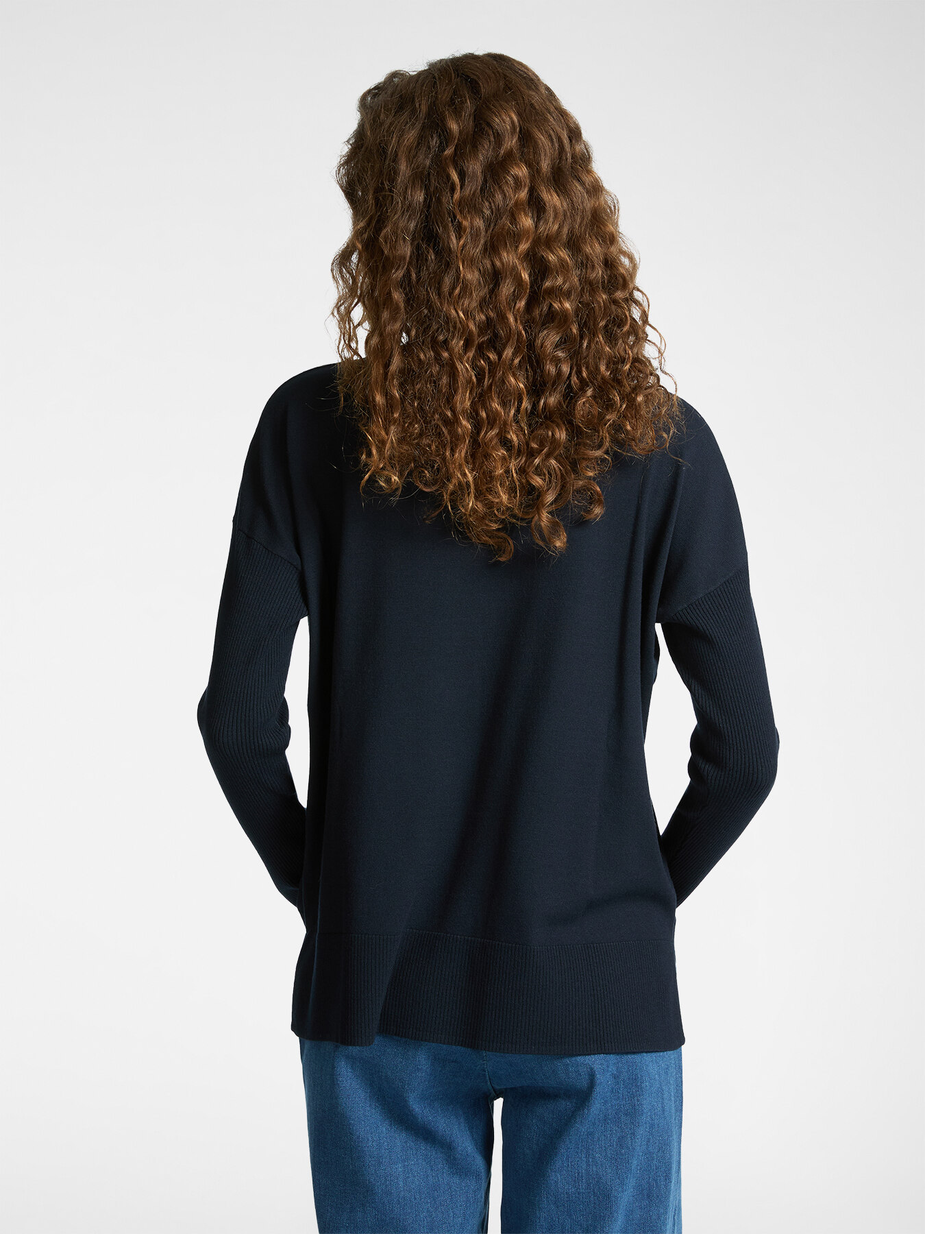 Maglia con scollo a barca image number 1