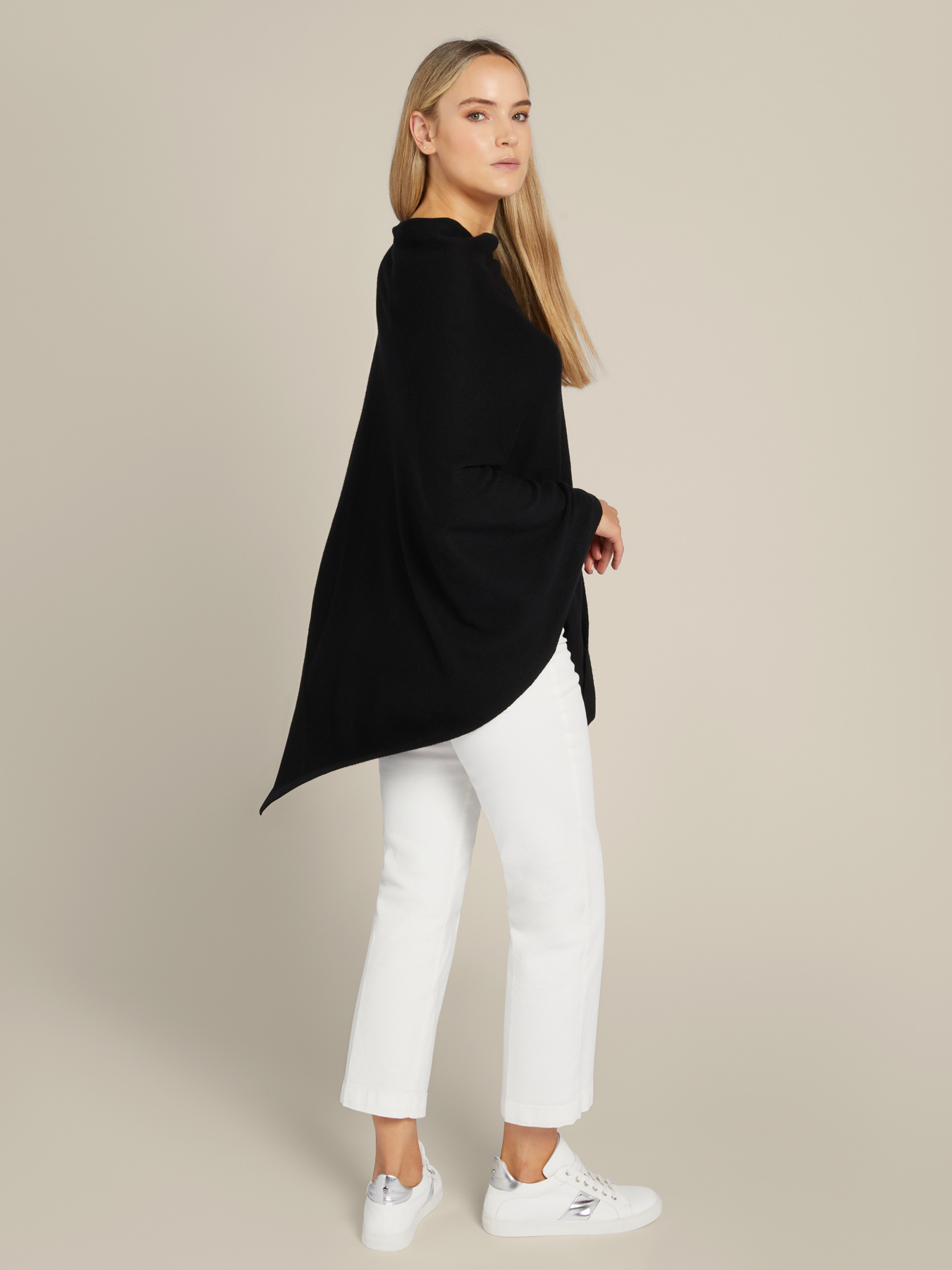 Pure wool cape image number 1