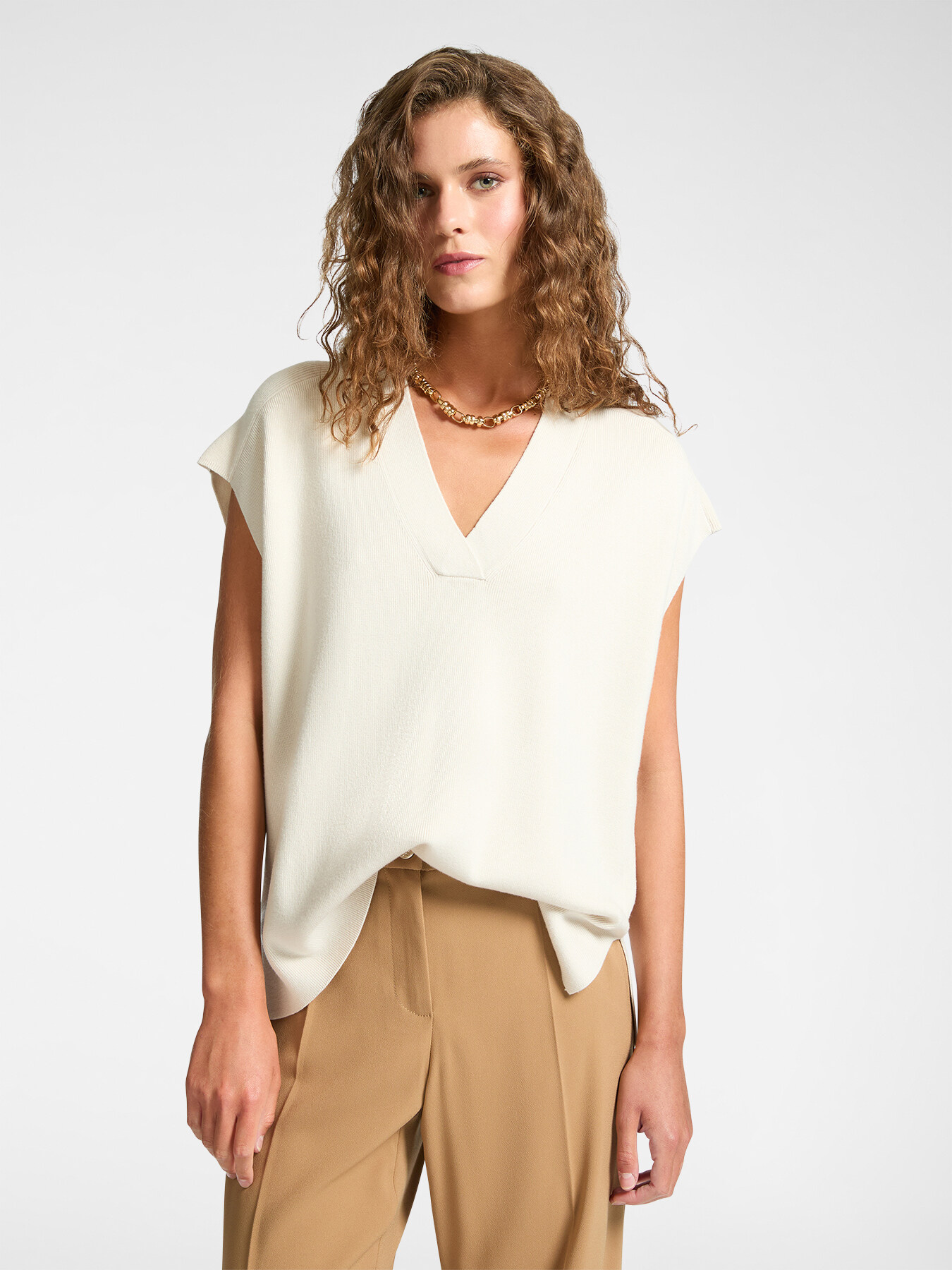 Gilet d&eacute;collet&eacute; en V image number 0
