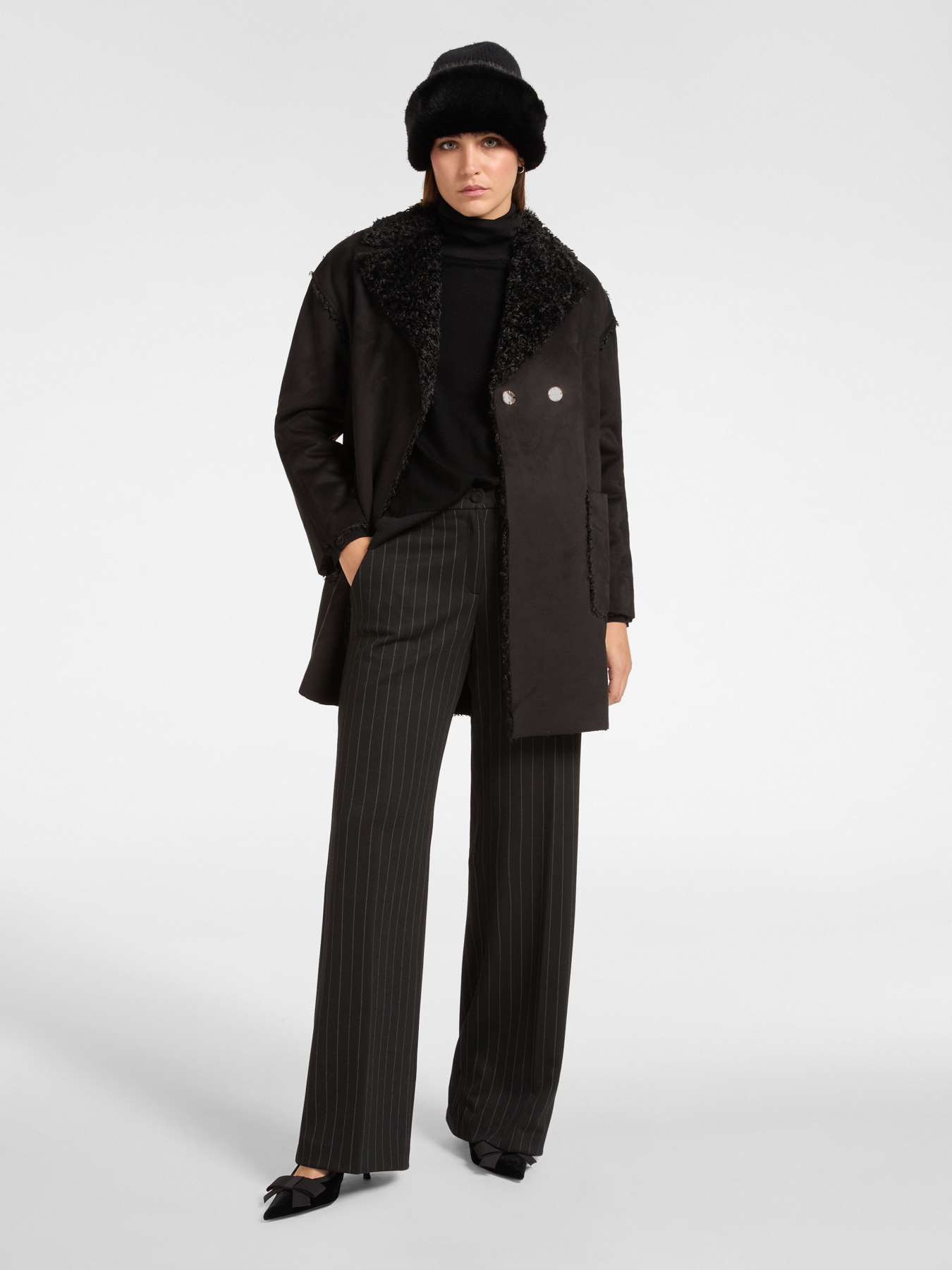 Soft fabric coat with pockets image number 3