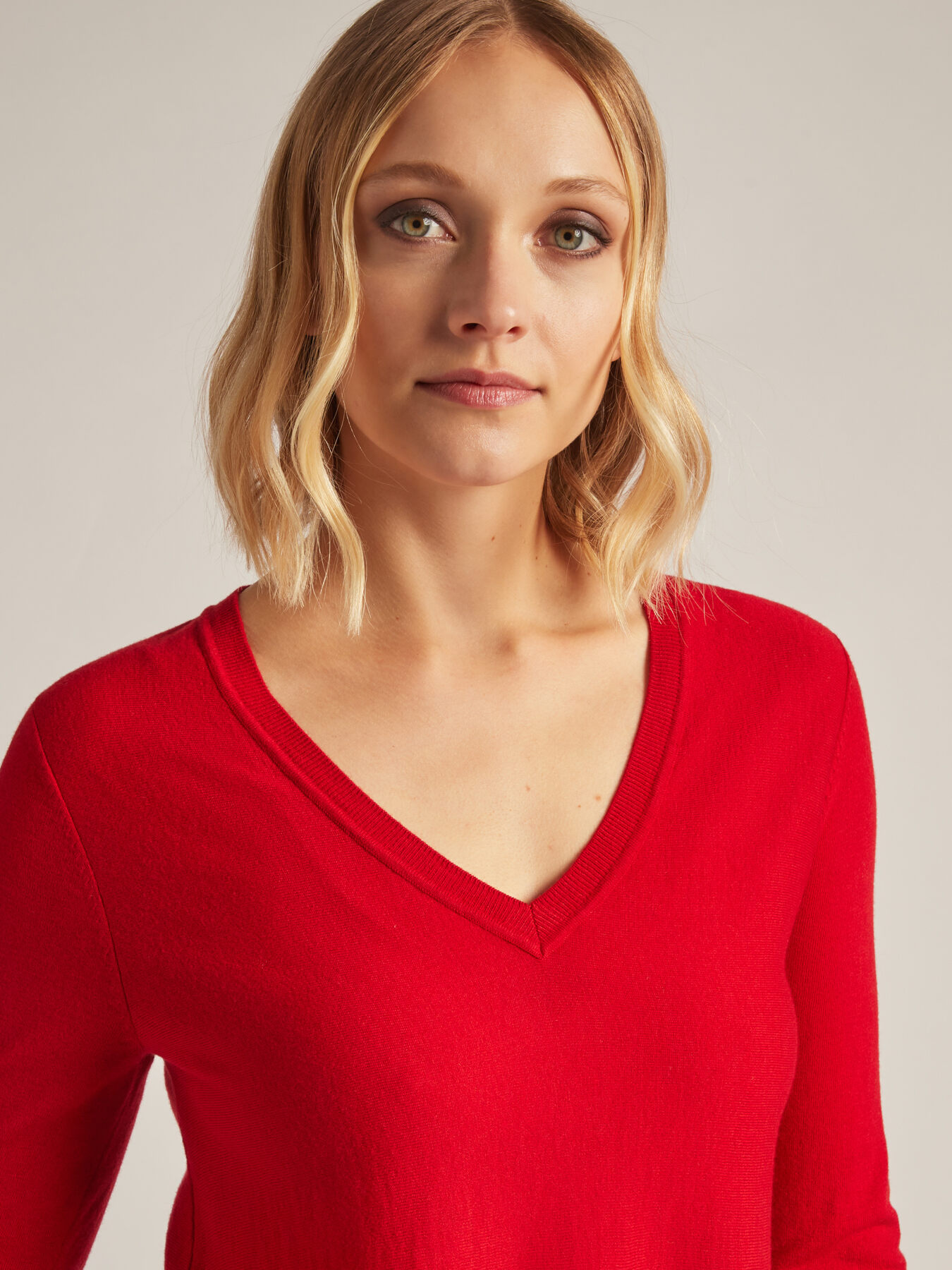 Jersey con escote de pico image number 3