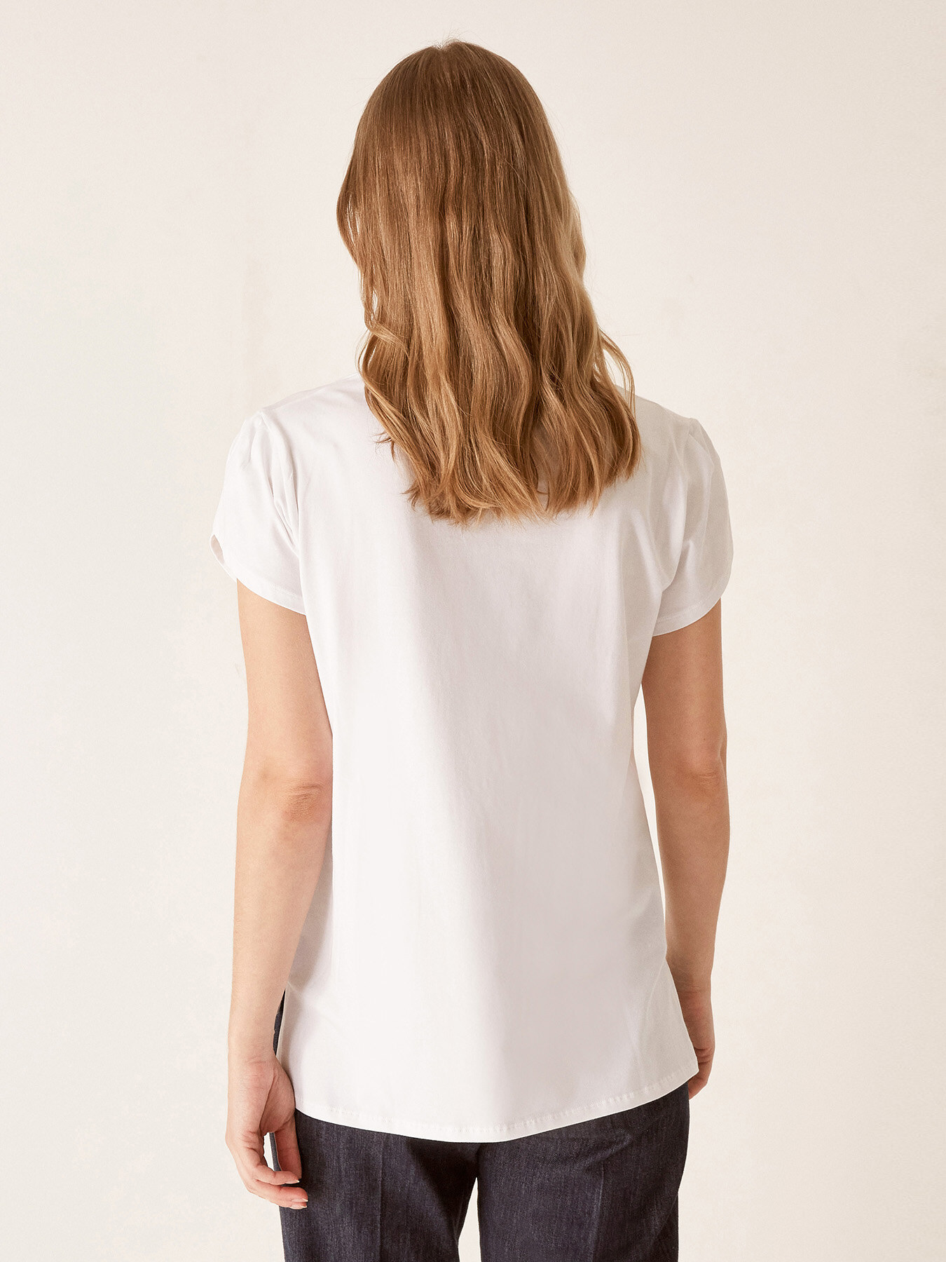 T-shirt "Leisure Chic" con tasca in pizzo image number 1