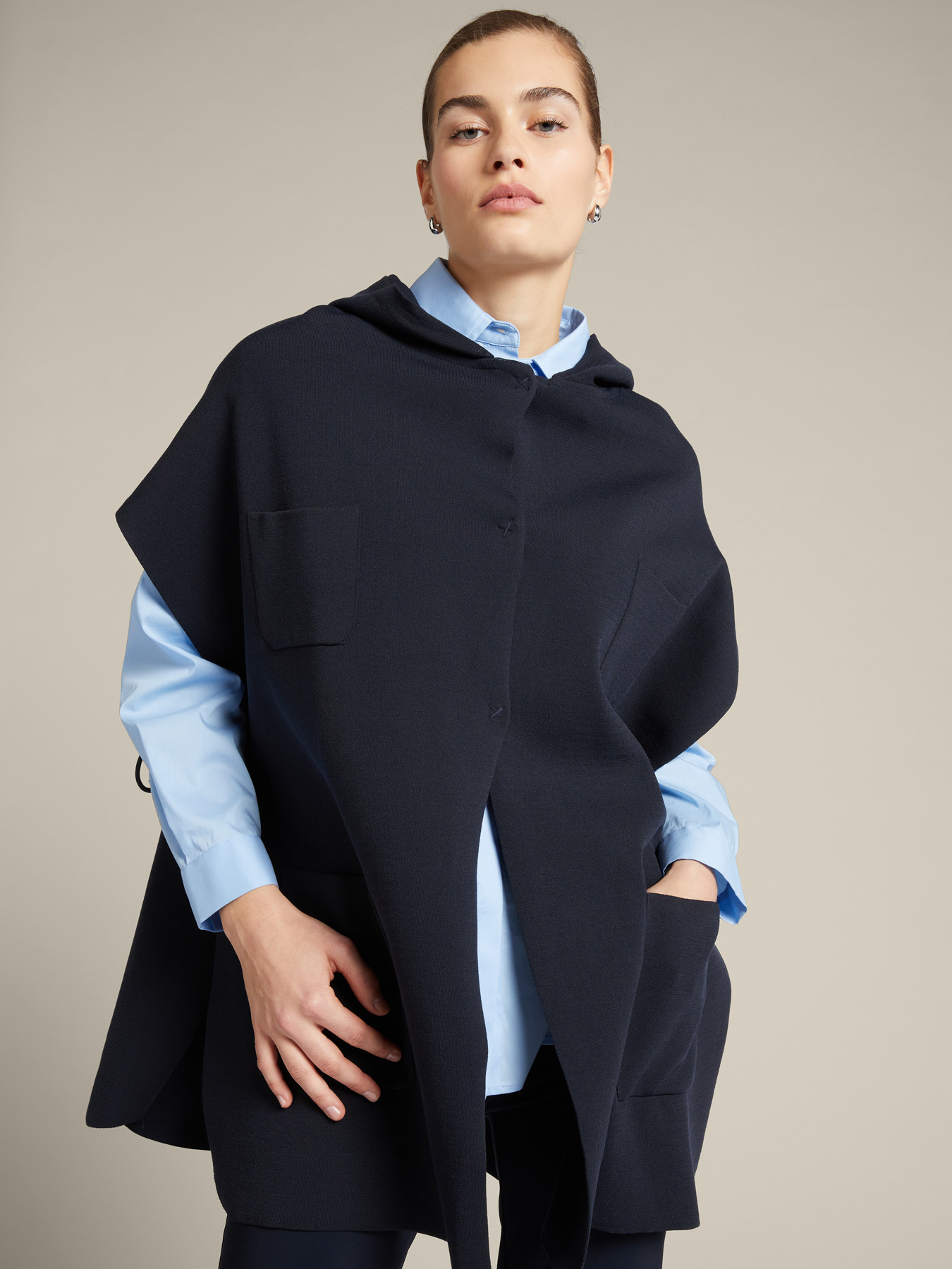 Capa con capucha image number 2