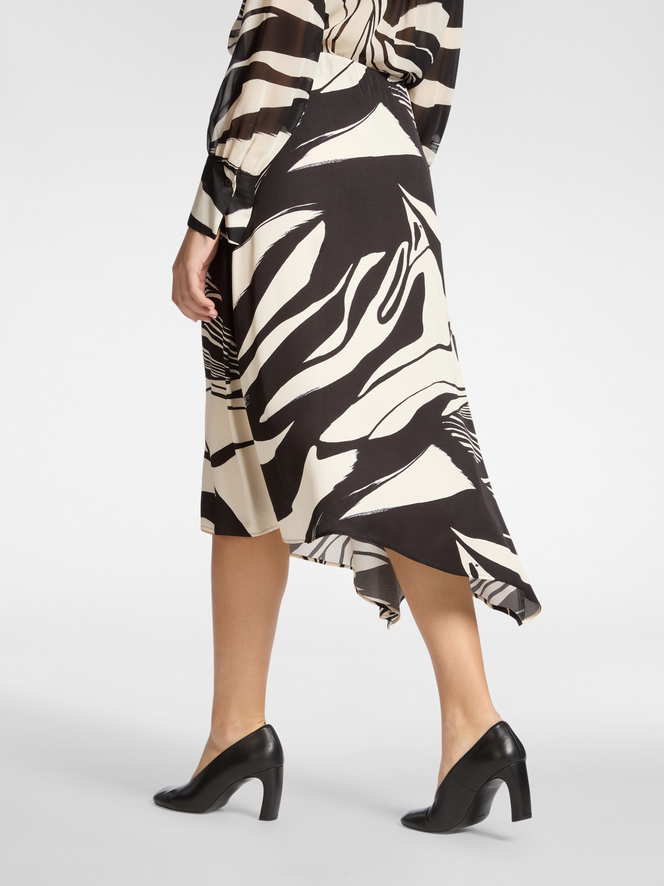 Printed viscose skirt image number 1