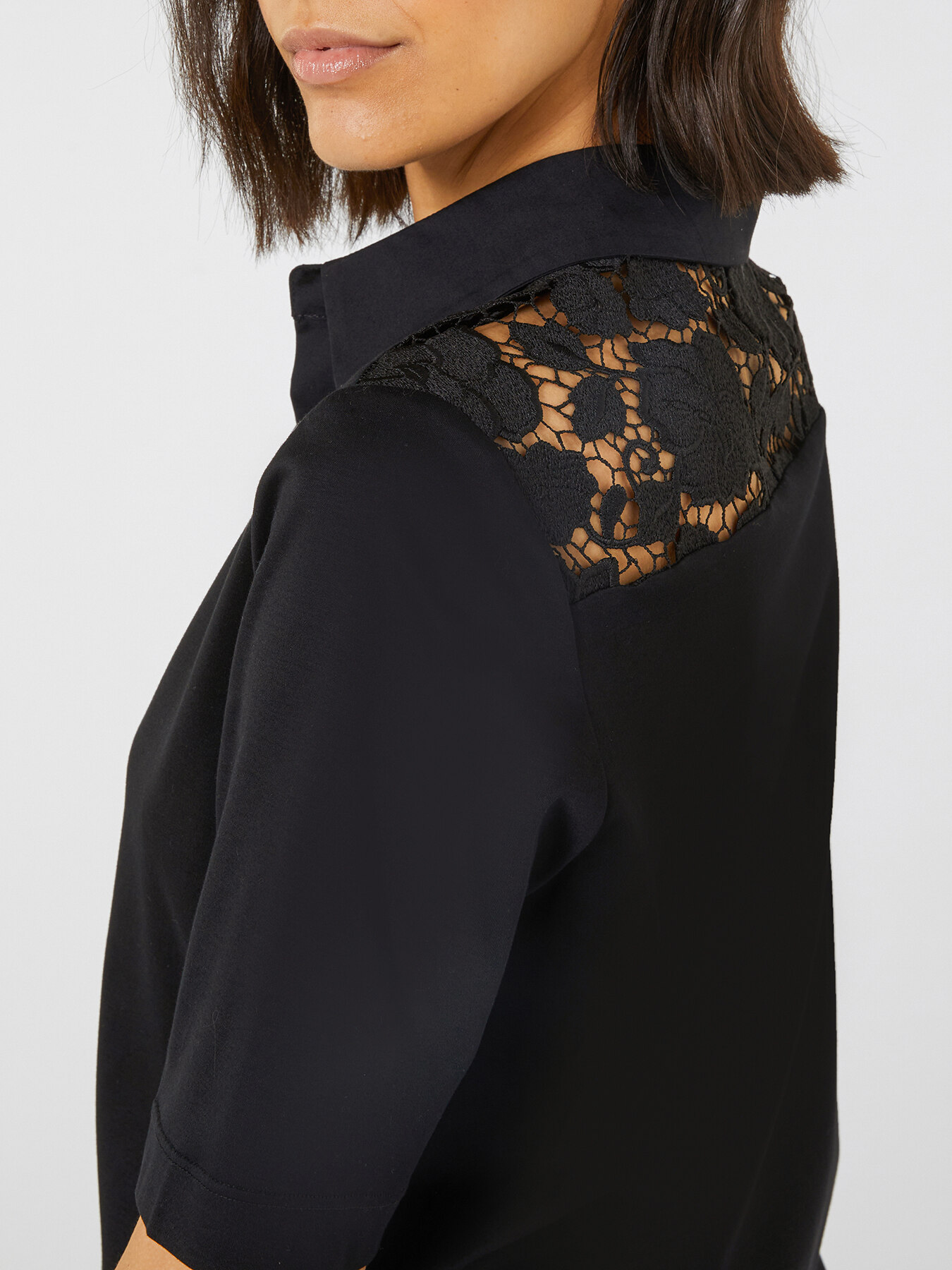 T-Shirt mit Spitzeneinsatz image number 3