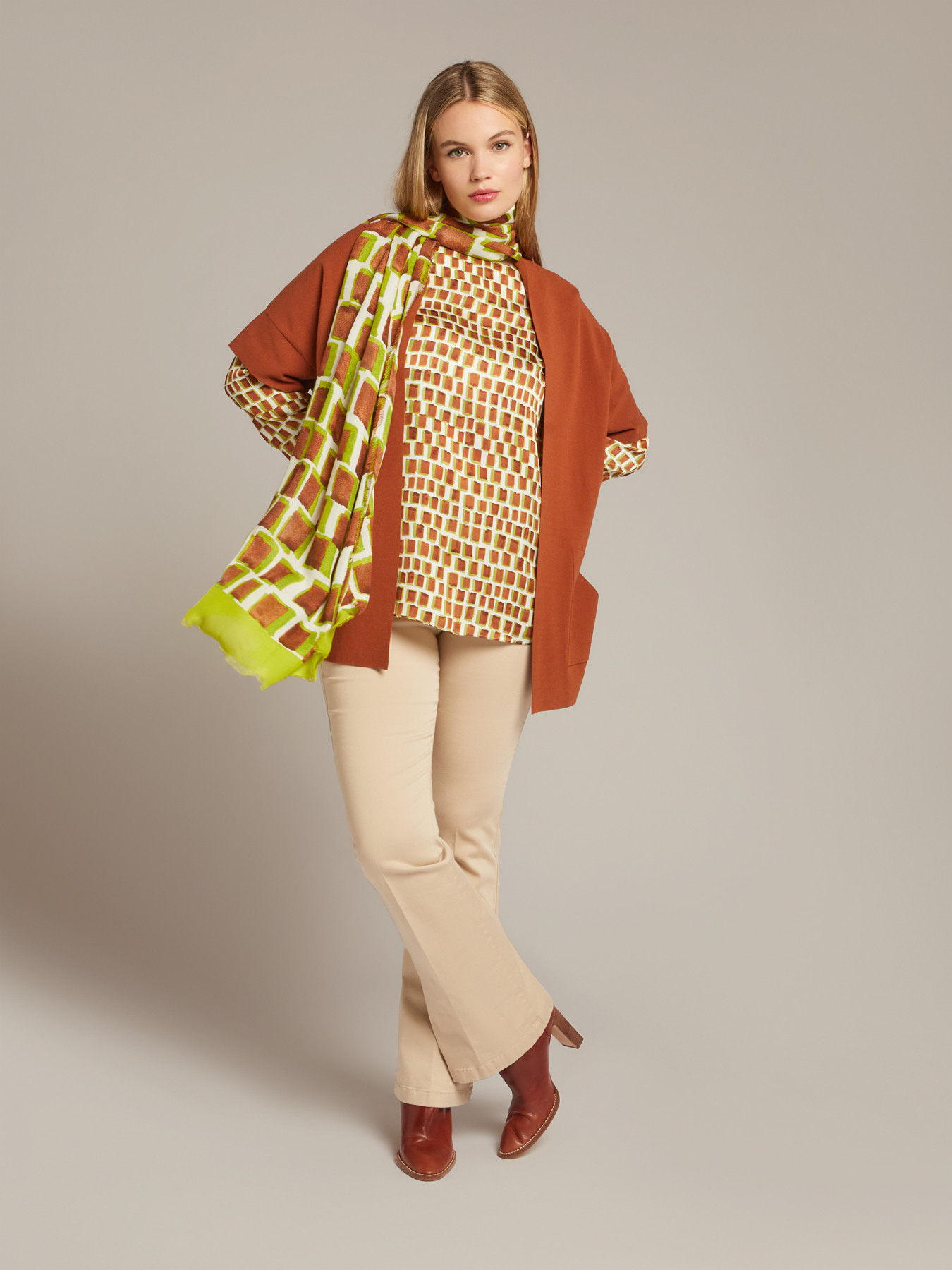 Long gilet en maille compacte en viscose responsable image number 1