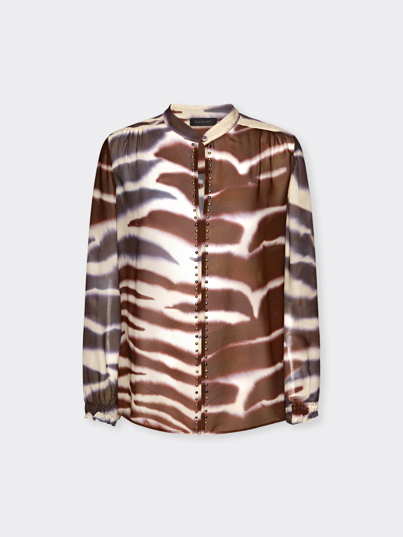 Blusa estampada con tachuelas image number 4