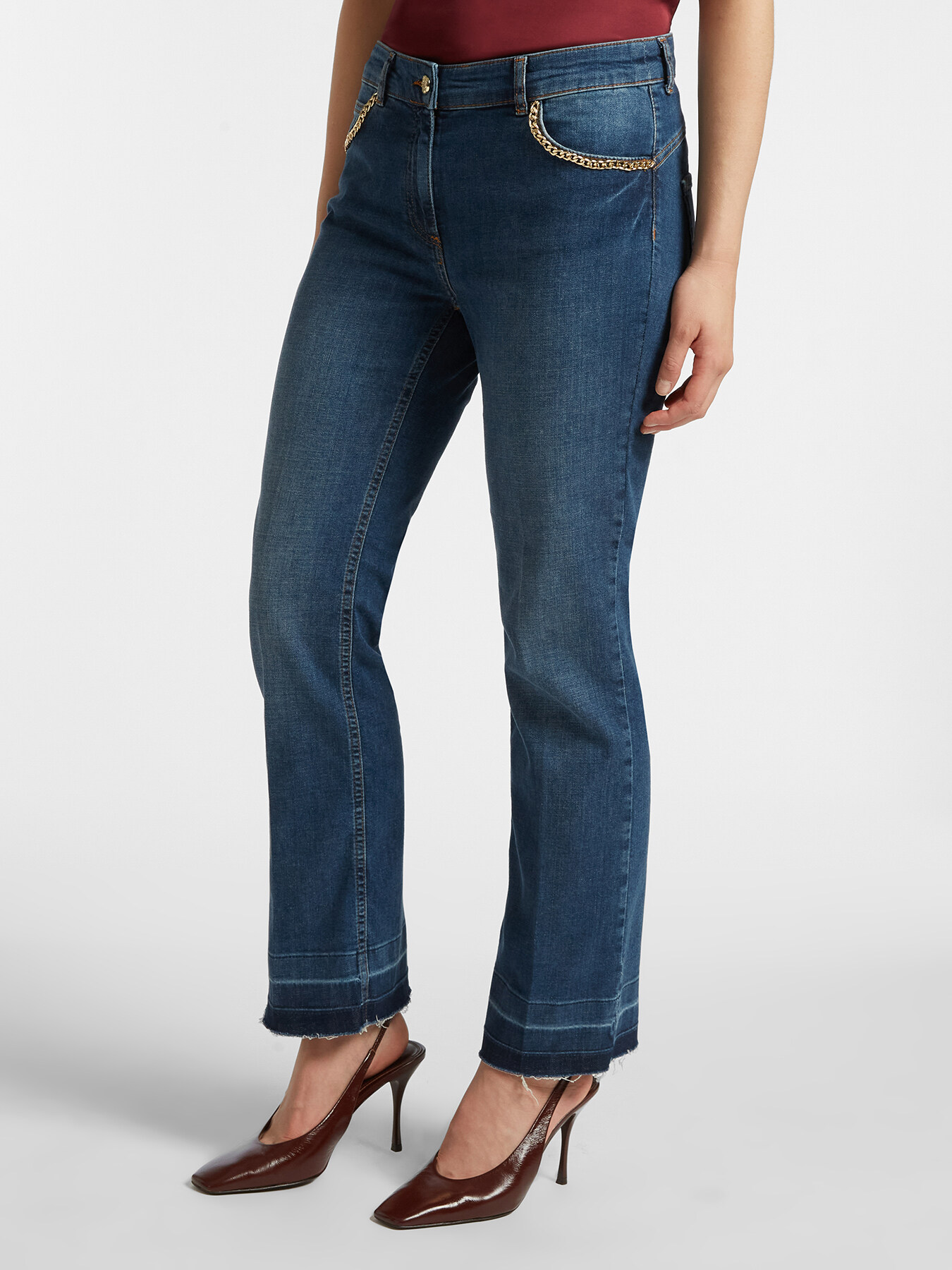 Jeans with chains on the pockets image number 2