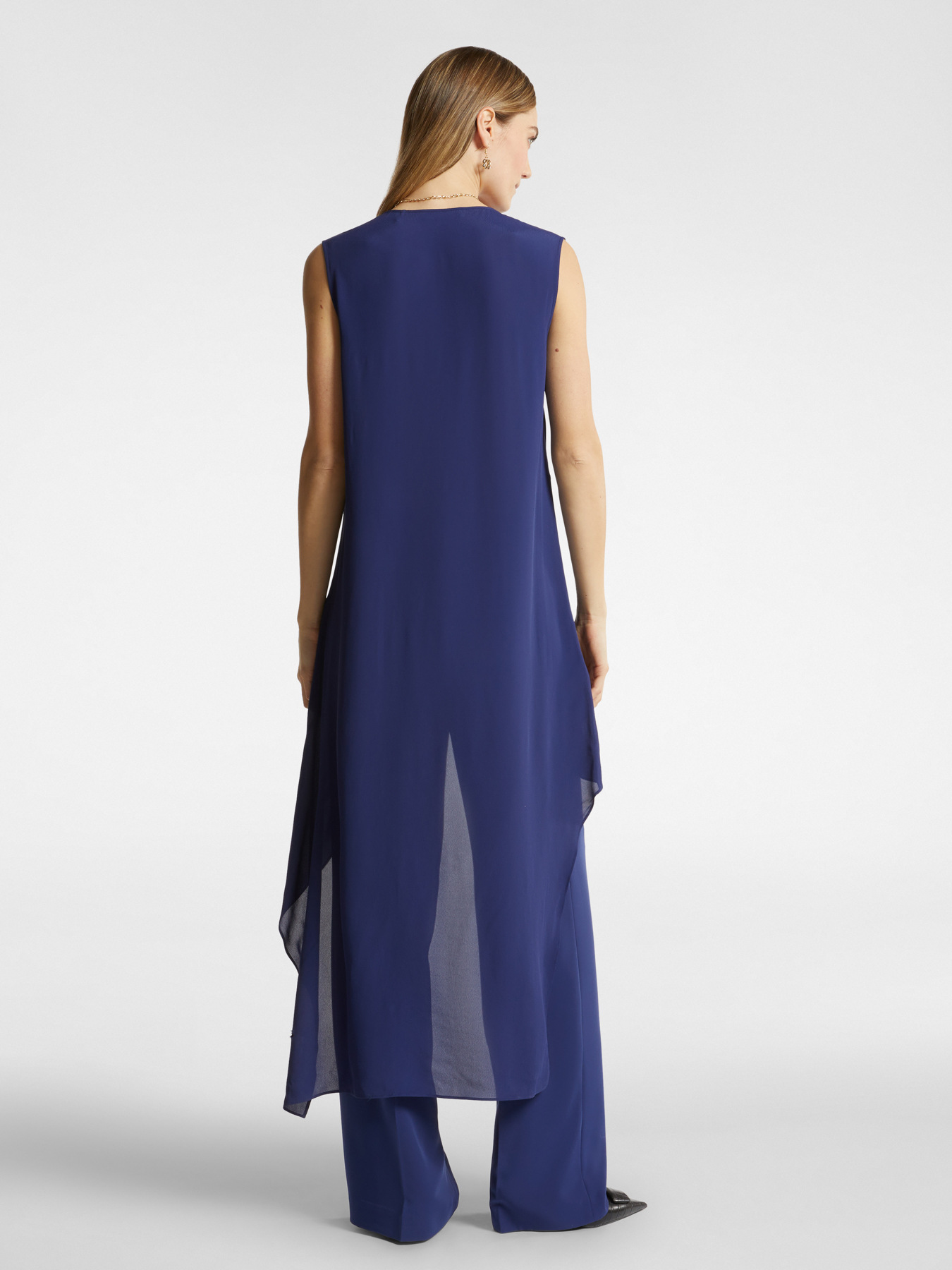 Elegant suit with trousers image number 1