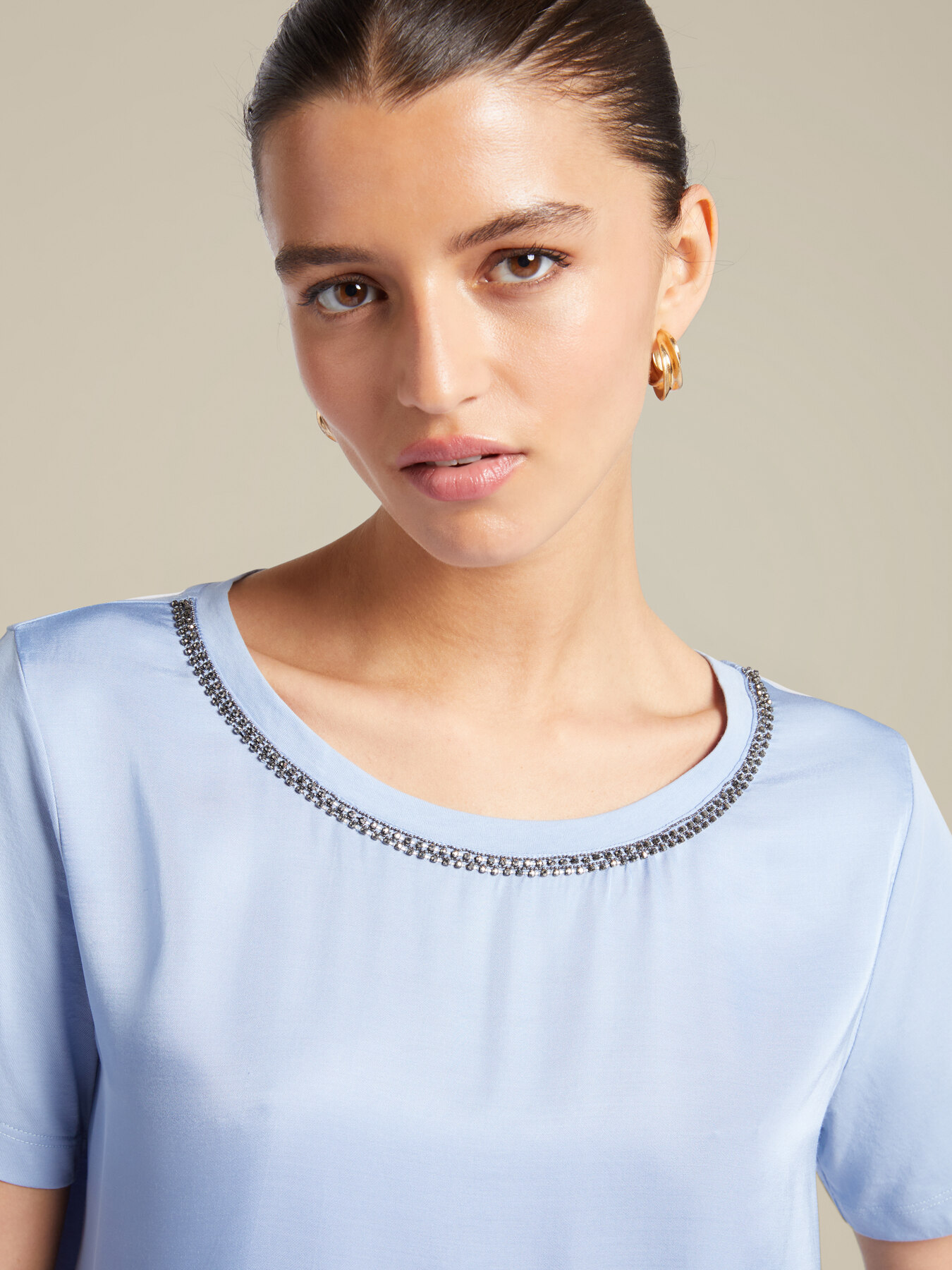 T-shirt with crystal border image number 3