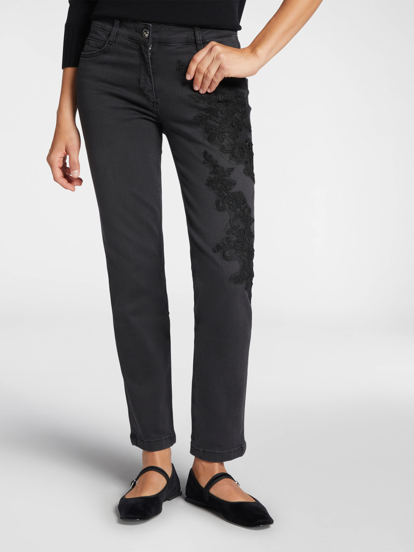 Black  embroidered Skinny jeans image number 2