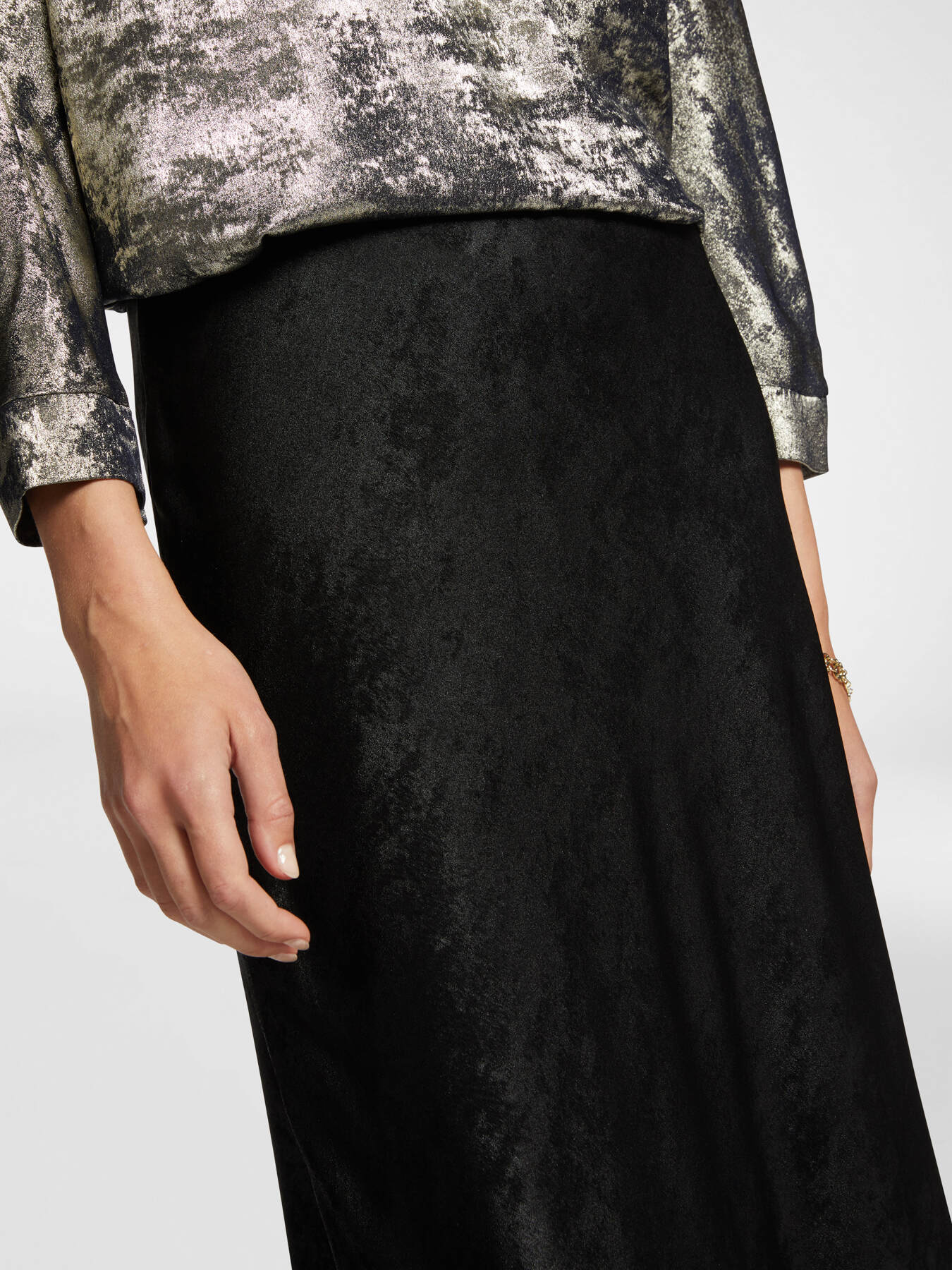 Glossy fabric midi skirt image number 3