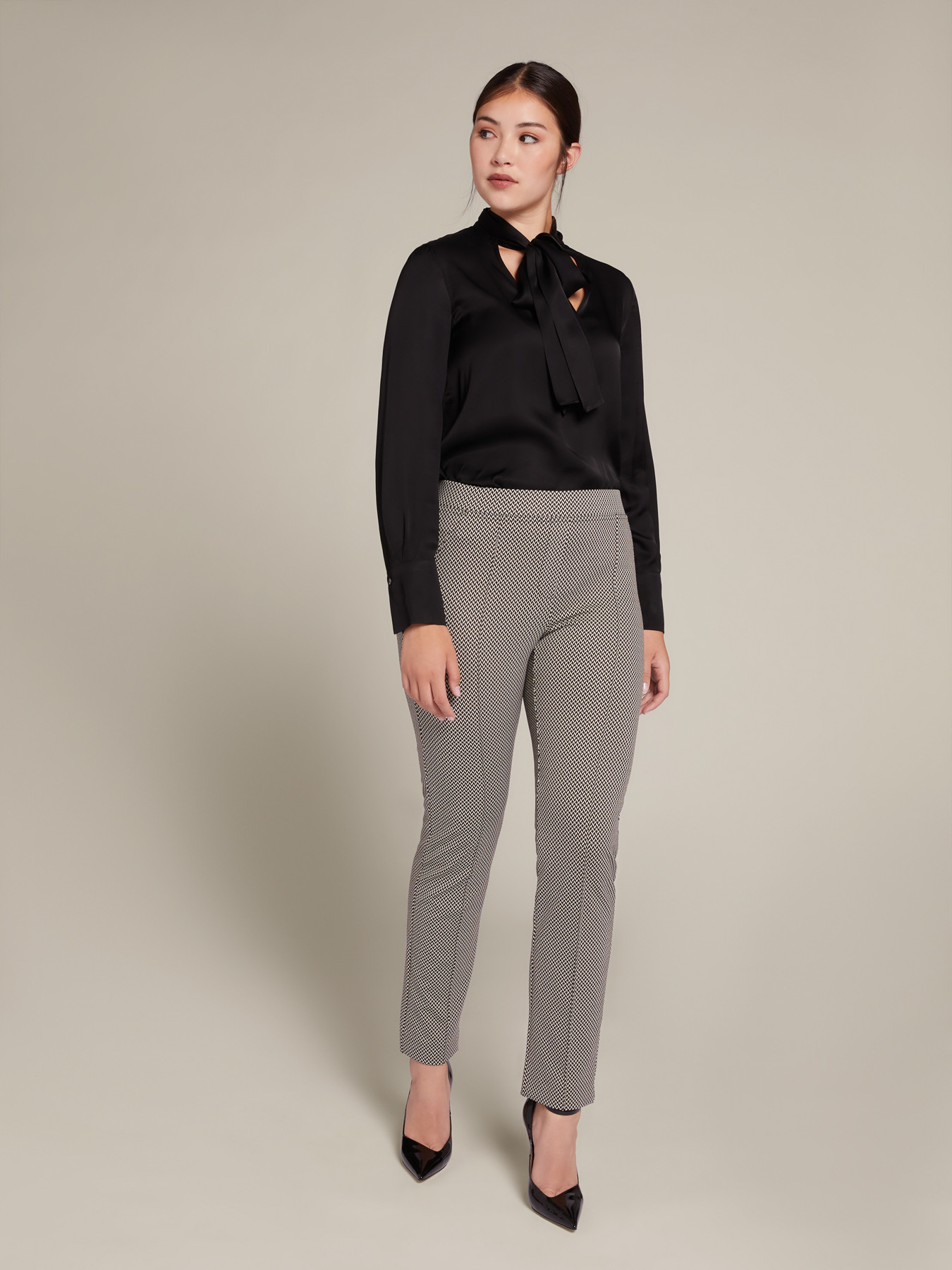 Blusa de raso ECOVERO™ con lazo image number 2