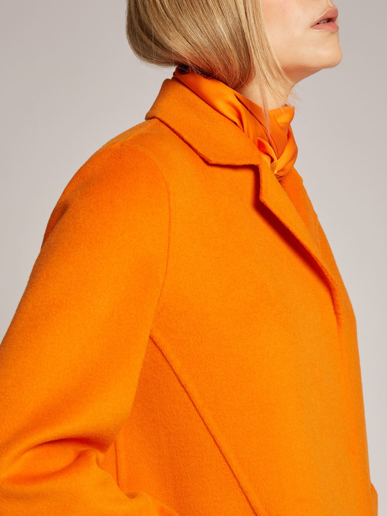 Double-Layer-Mantel, in Handarbeit vollendet image number 3