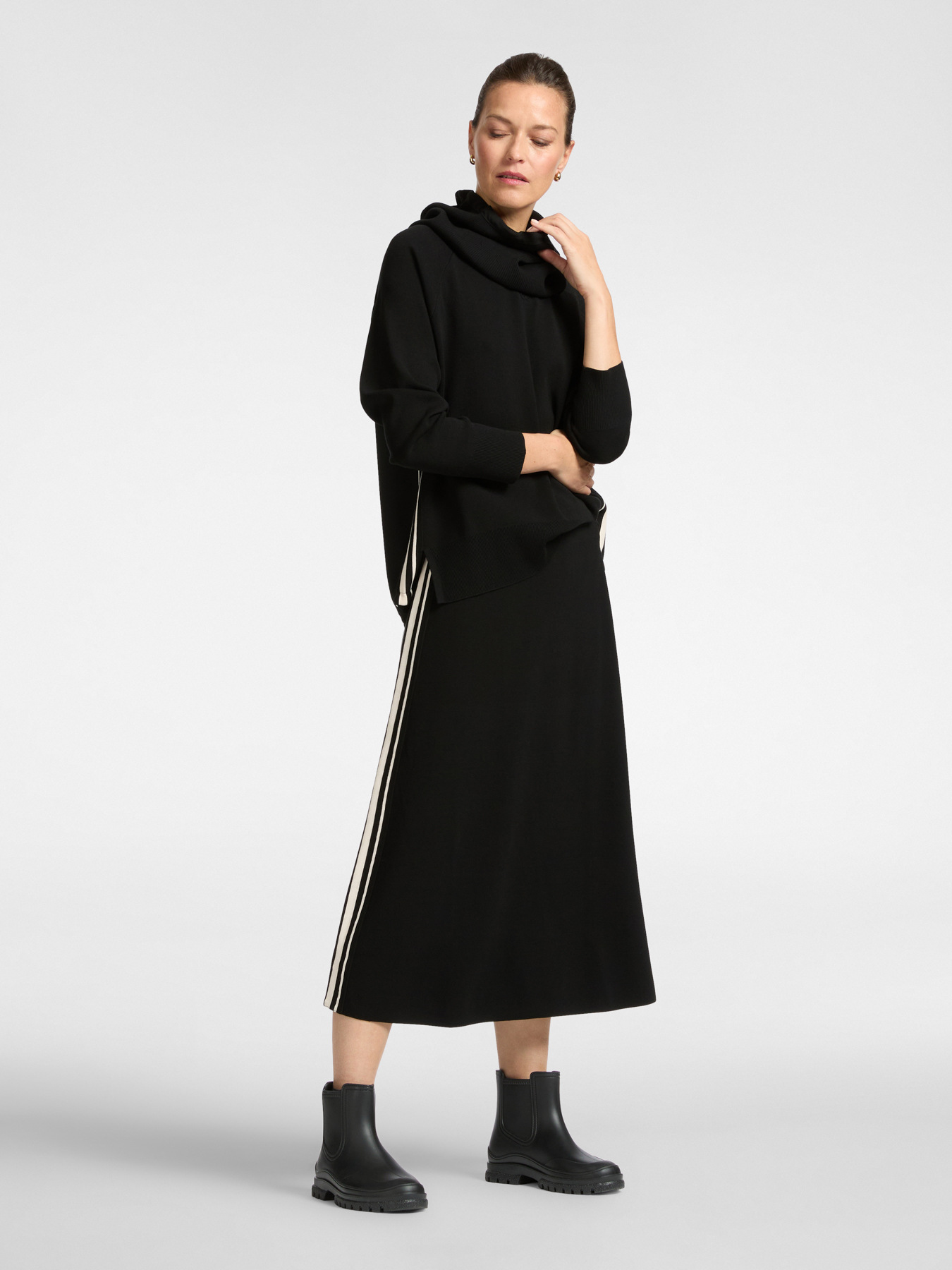 Knitted skirt with side stripe image number 0