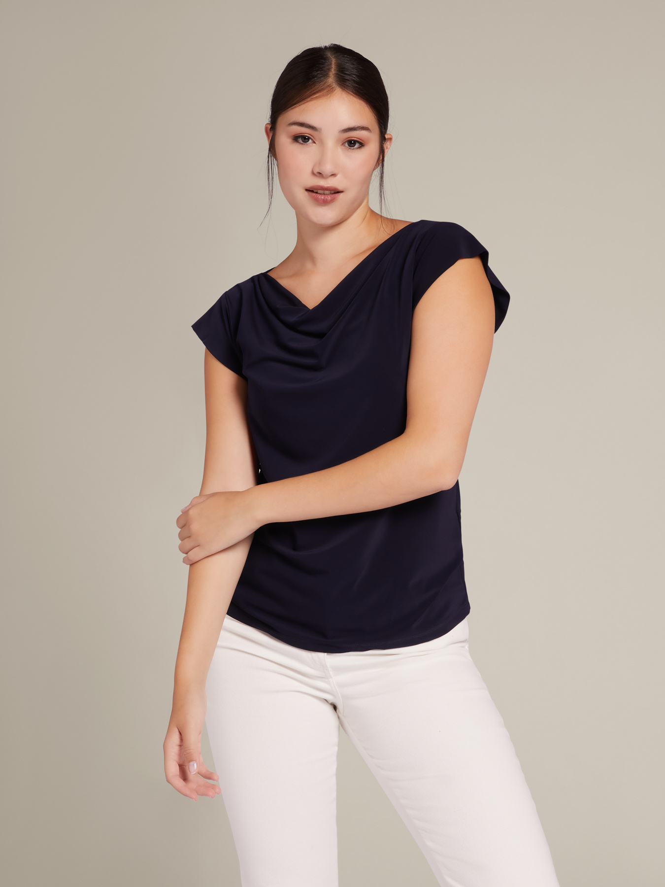 T-shirt con scollo morbido image number 3