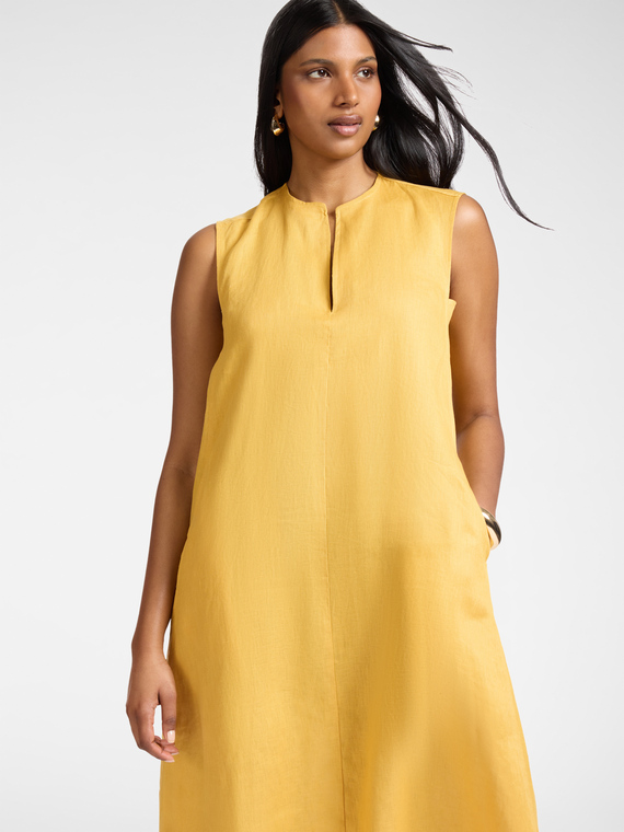 Langes Leinenkleid mit V-Ausschnitt