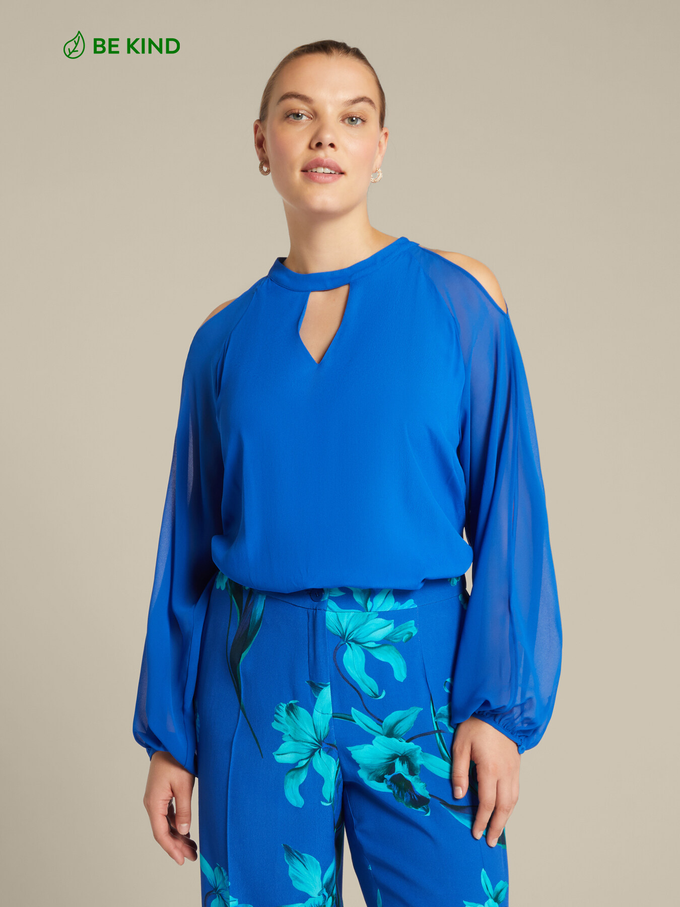 Elegant blouse with slits image number 0