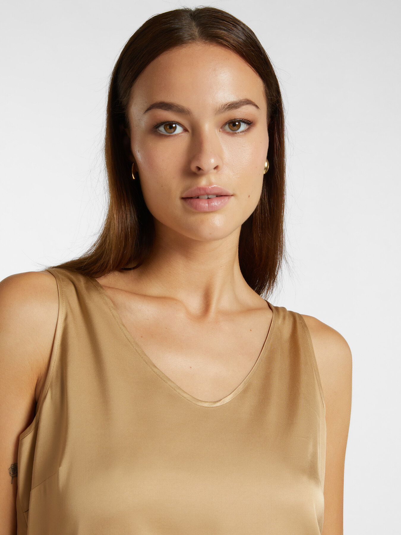 Stretch viscose V neck top image number 3