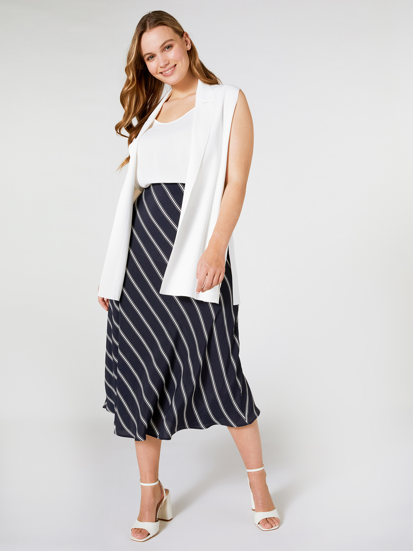 Gilet con fibbie image number 0