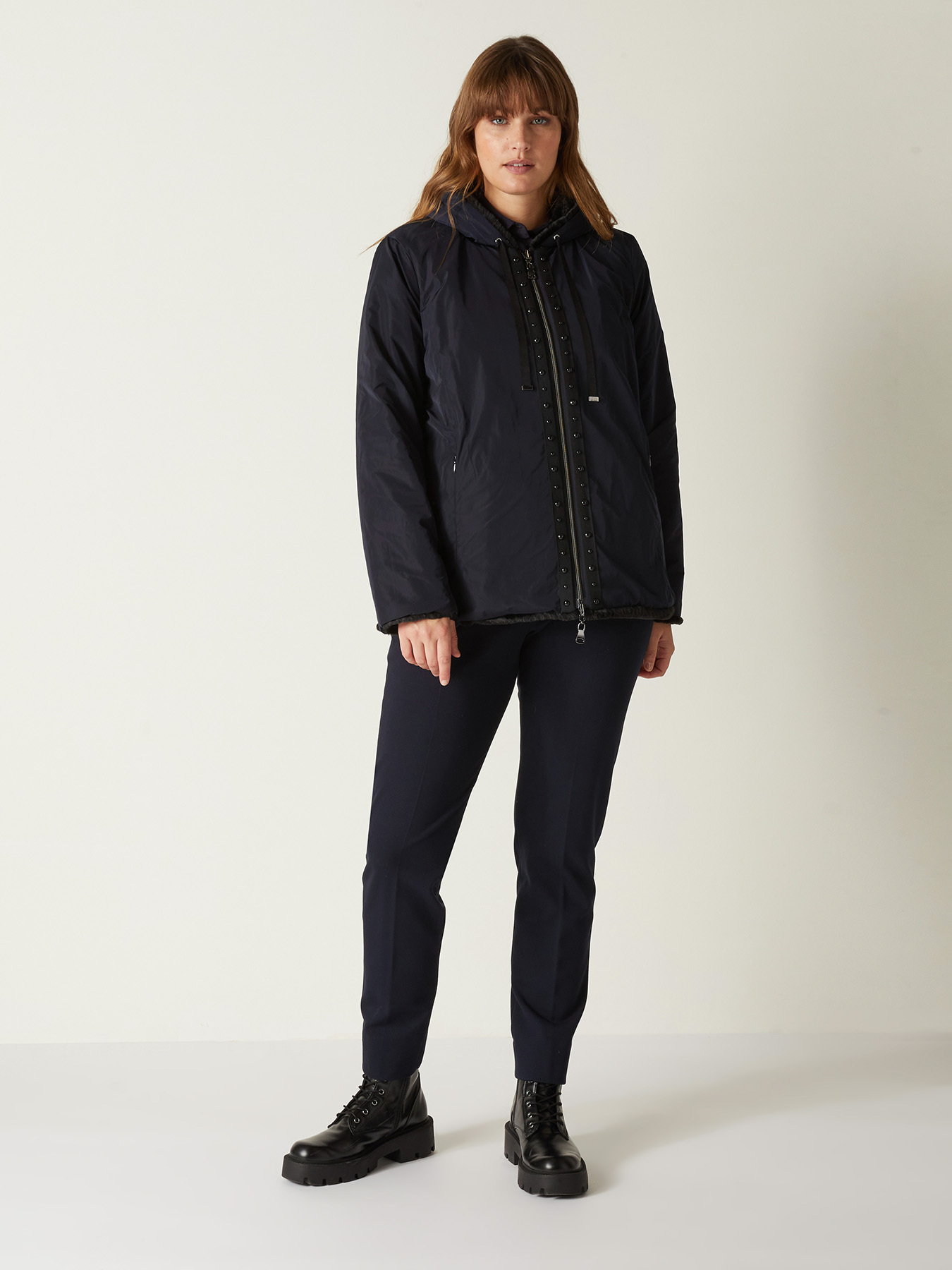 Piumino con bordi ricamati image number 2