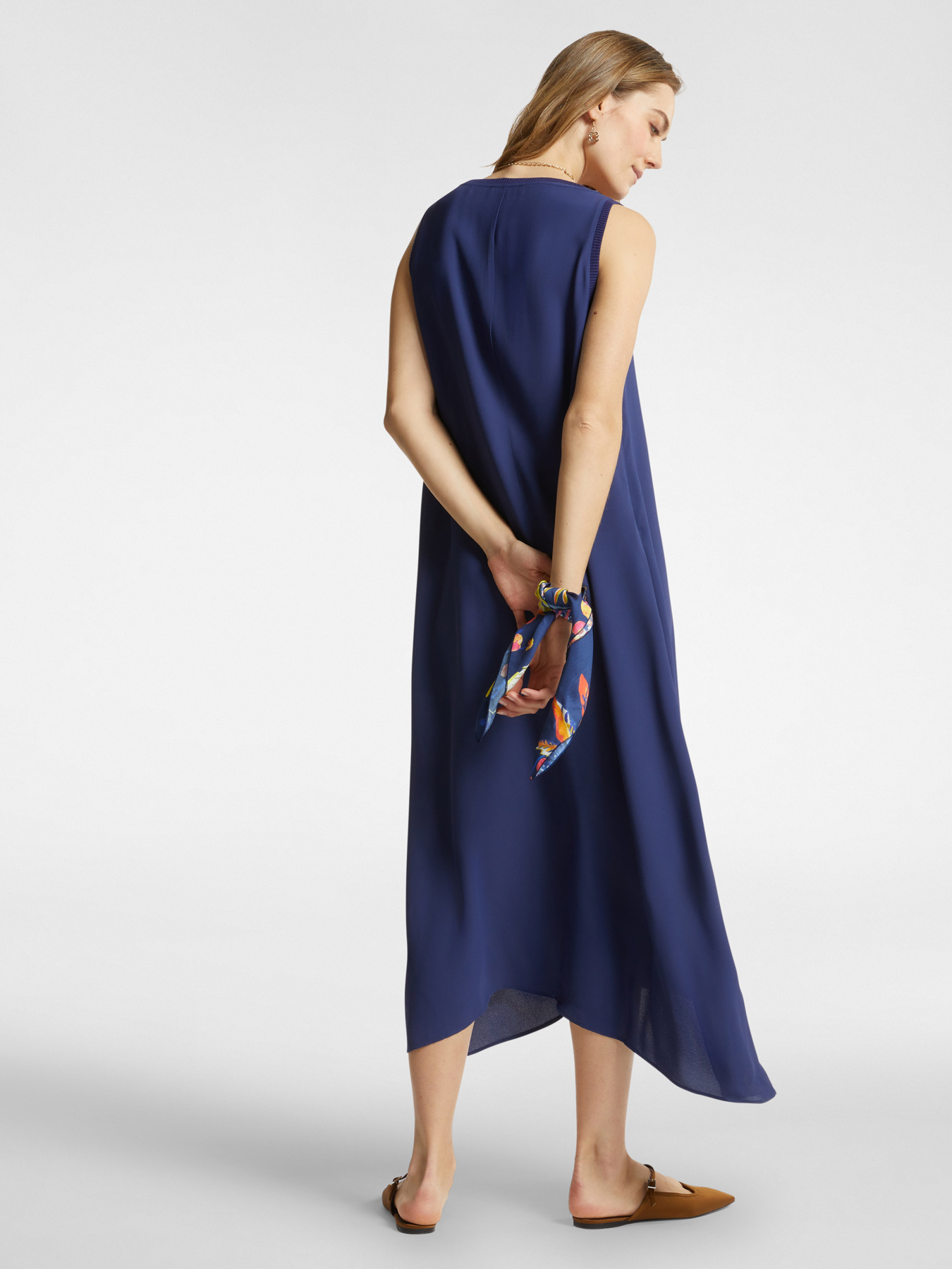 Vestido largo con bordes de canal&eacute; image number 1