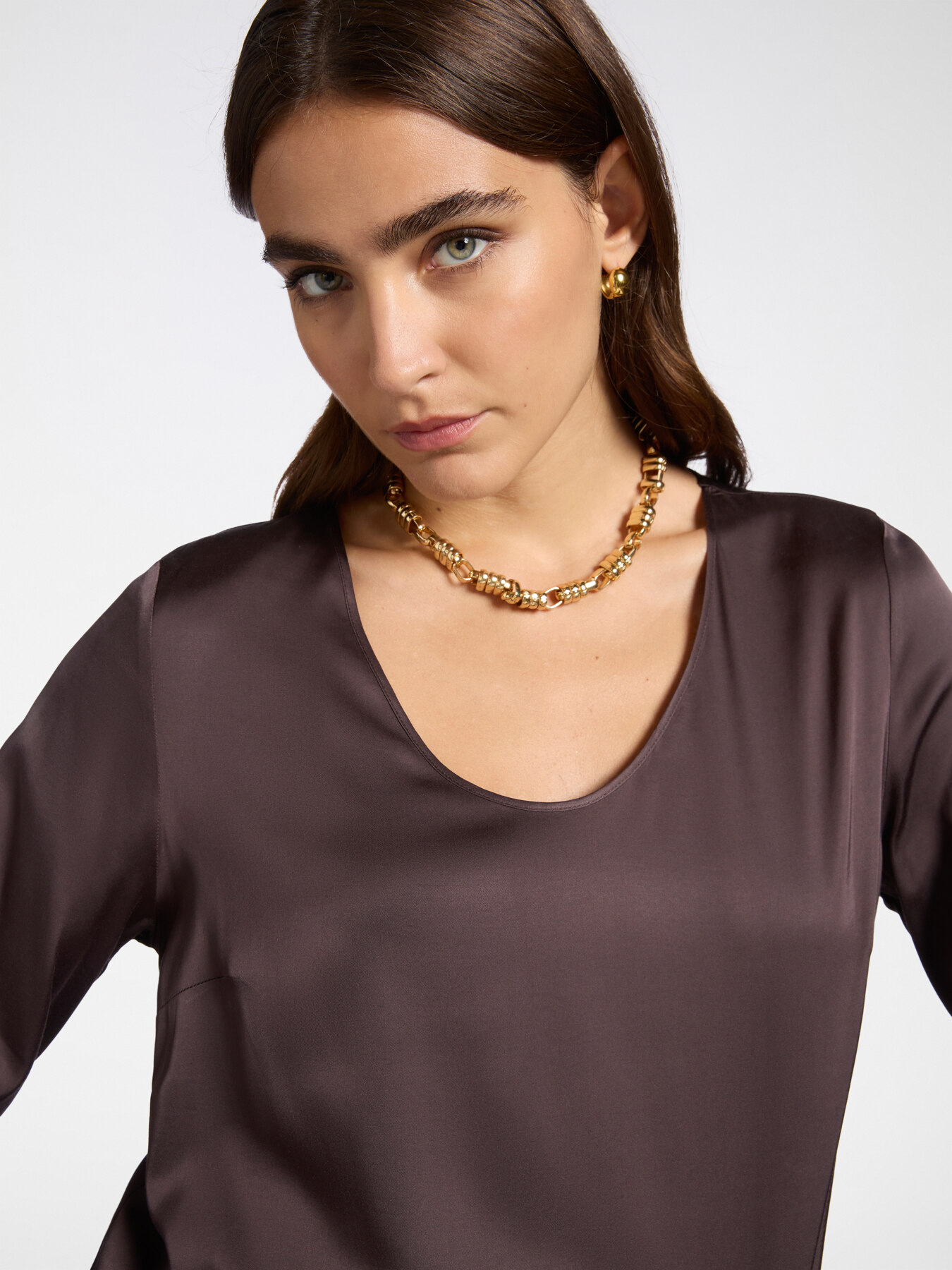 Blusa de cetim elástico image number 3