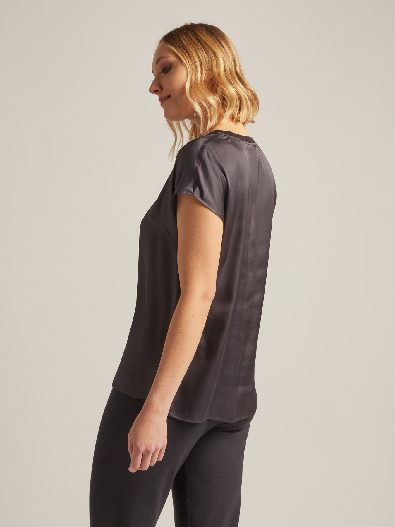 Blusa em cetim de viscose image number 1