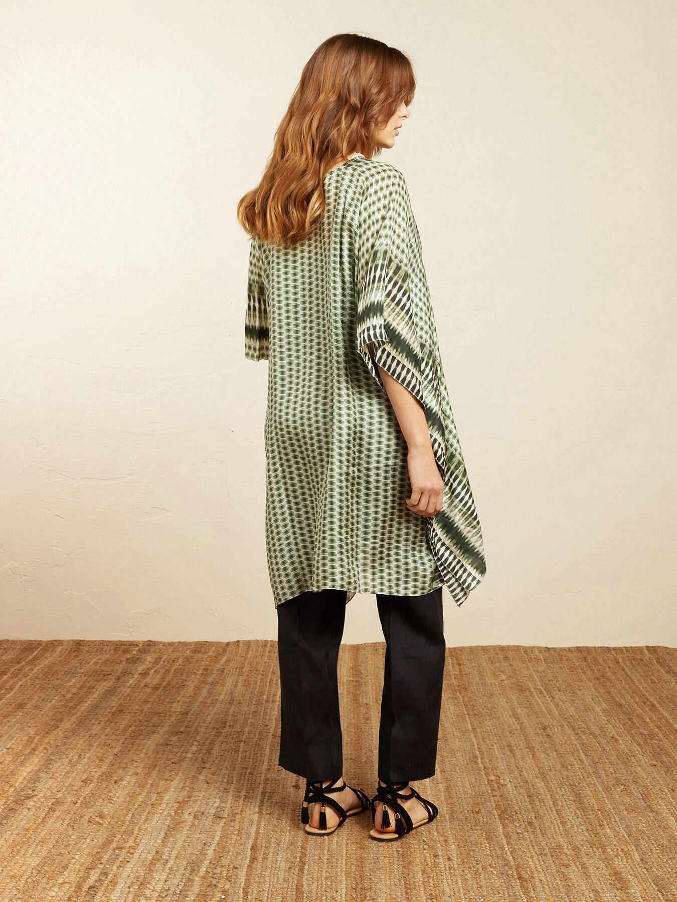 Caftan en soie &agrave; imprim&eacute; ethnique image number 1