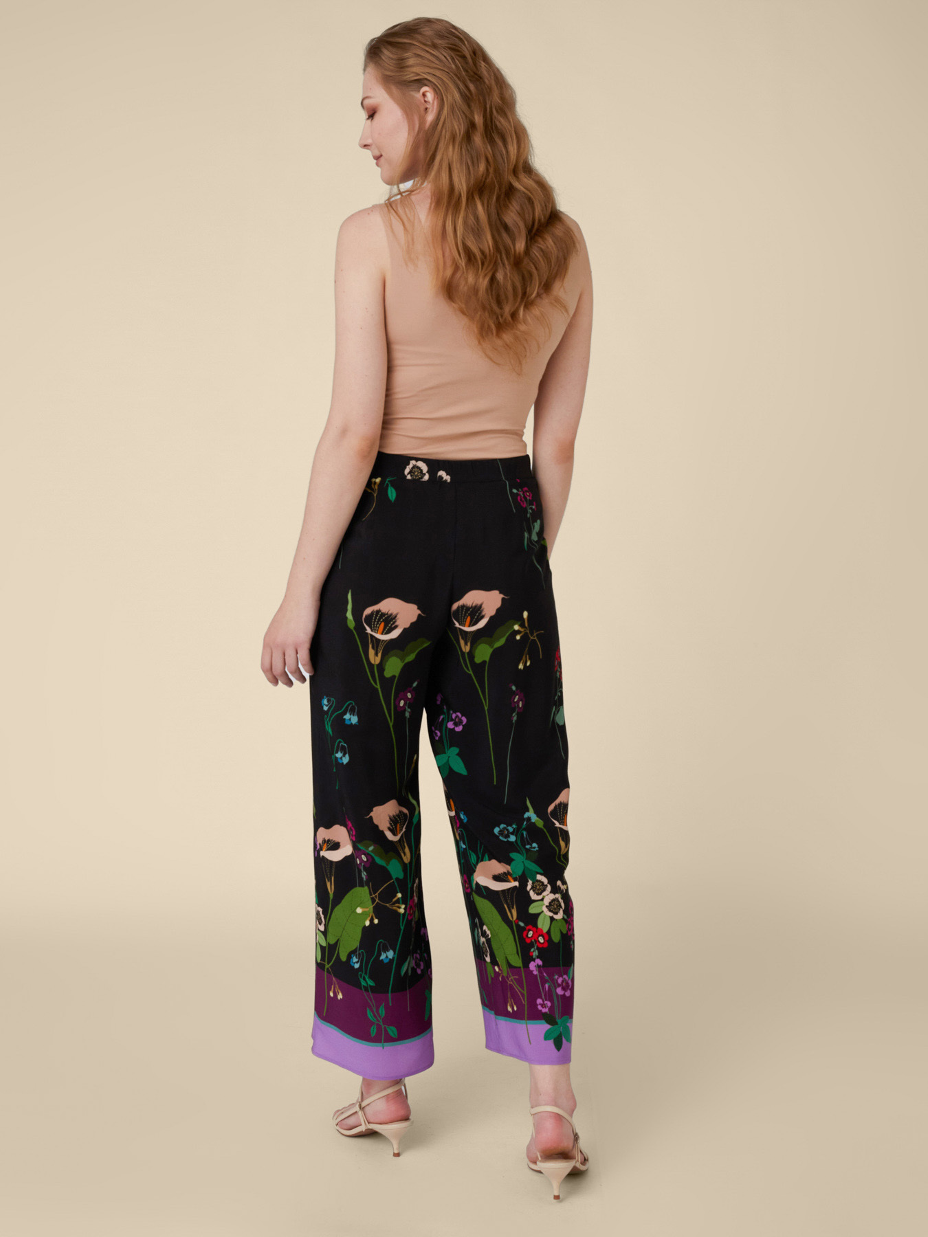 Pantalon cropped &agrave; fleurs image number 2