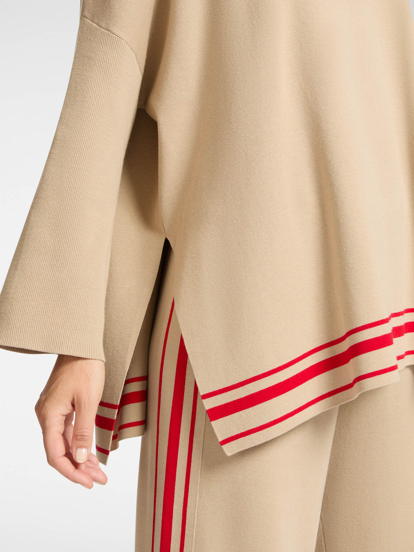 Oversize-Pullover mit gestreiftem Saum image number 3